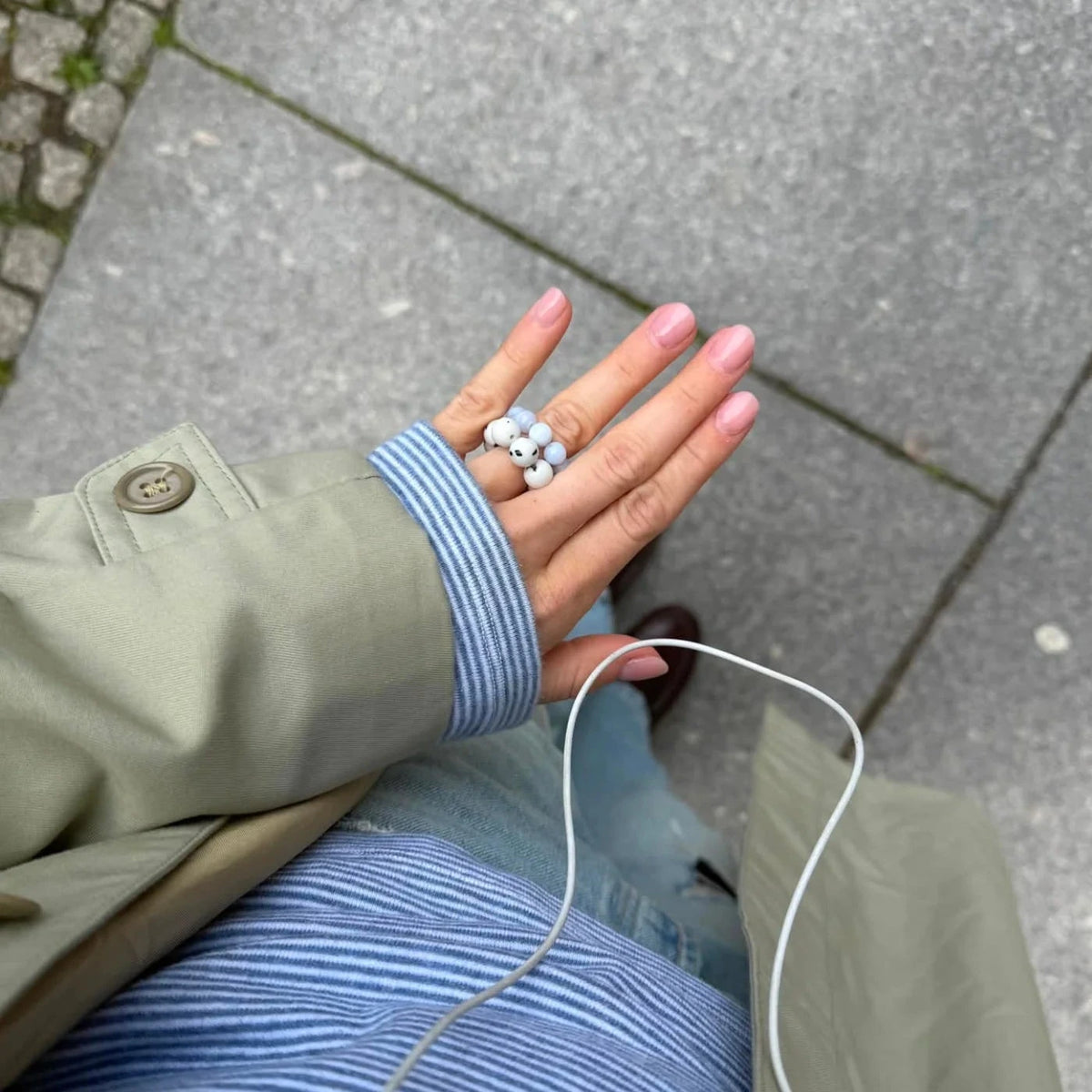'Dalmatian Delight' Ring aus Natursteinperlen | Antonina Studio