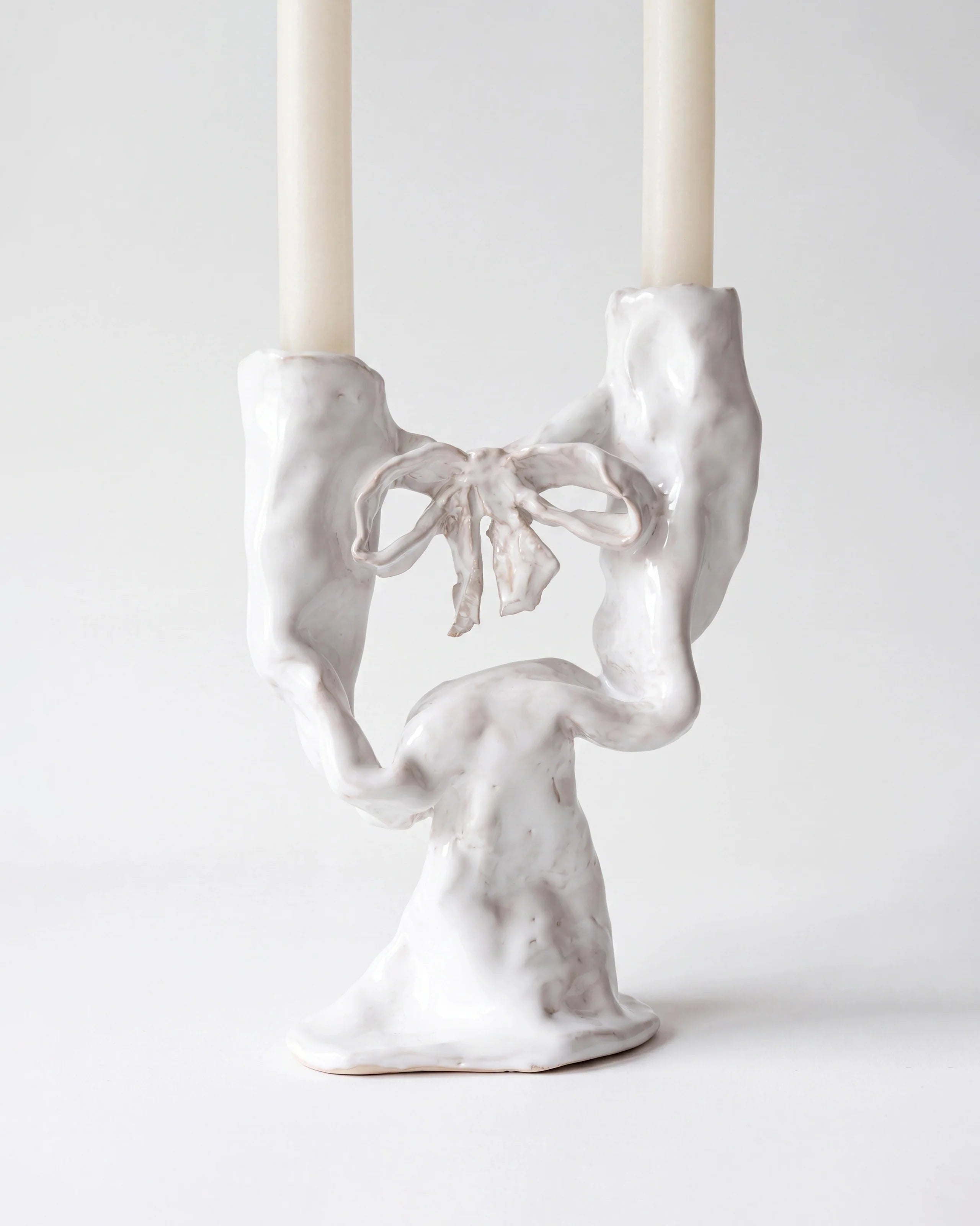 'One Bow' Kerzenhalter aus Keramik | Dascha Hooff