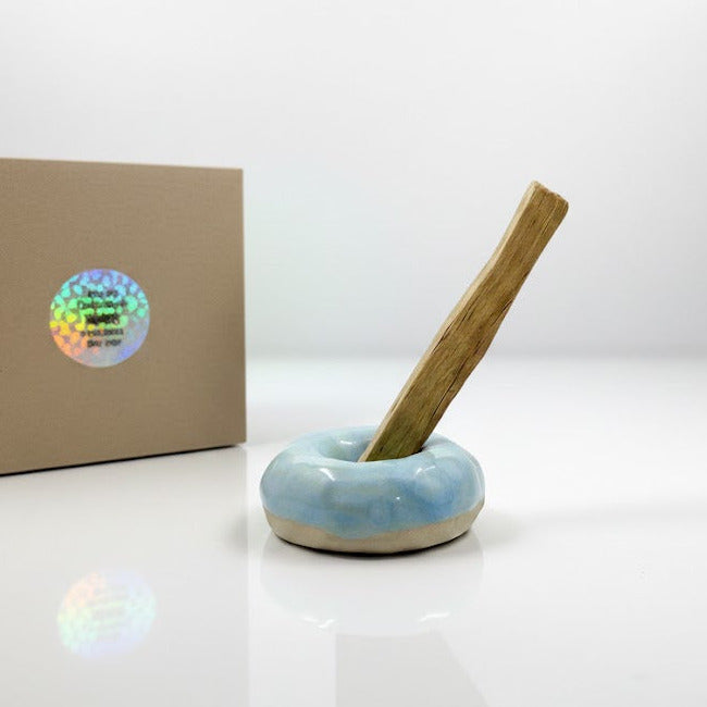 'Zen Donuts' Palo Santo-Halter aus Keramik, hellblau / weiß | Svenja Phoenix Altan