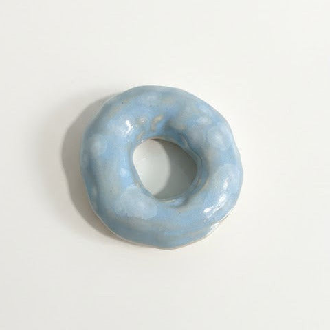 'Zen Donuts' Palo Santo-Halter aus Keramik, hellblau / weiß | Svenja Phoenix Altan