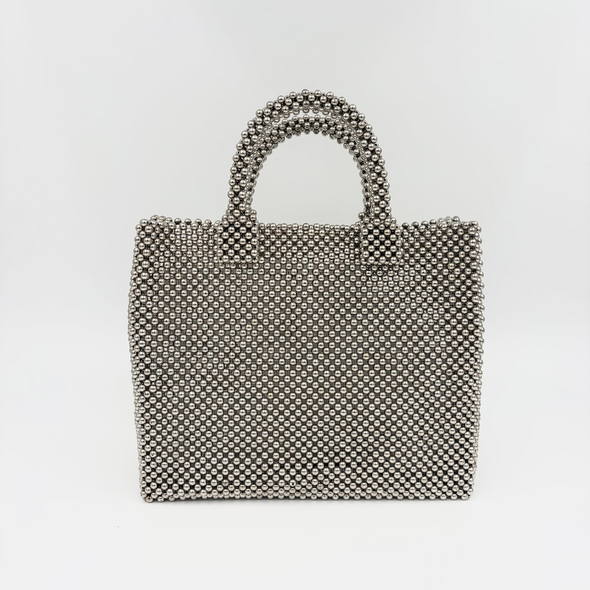 Disco Bag, Handtasche aus silbernen Perlen | Studio Ekkula