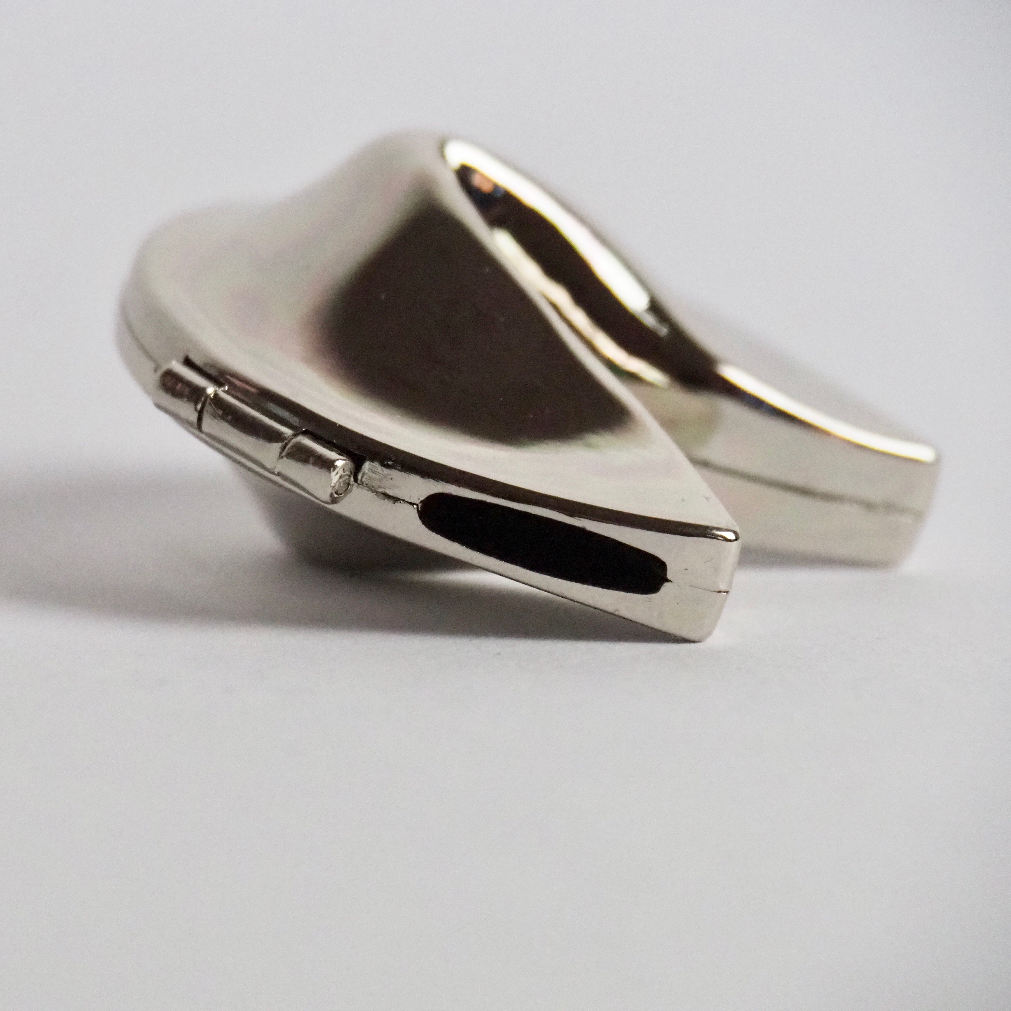 Glückskeks aus Edelstahl – für personalisierbare Liebes- & Glücksbotschaften