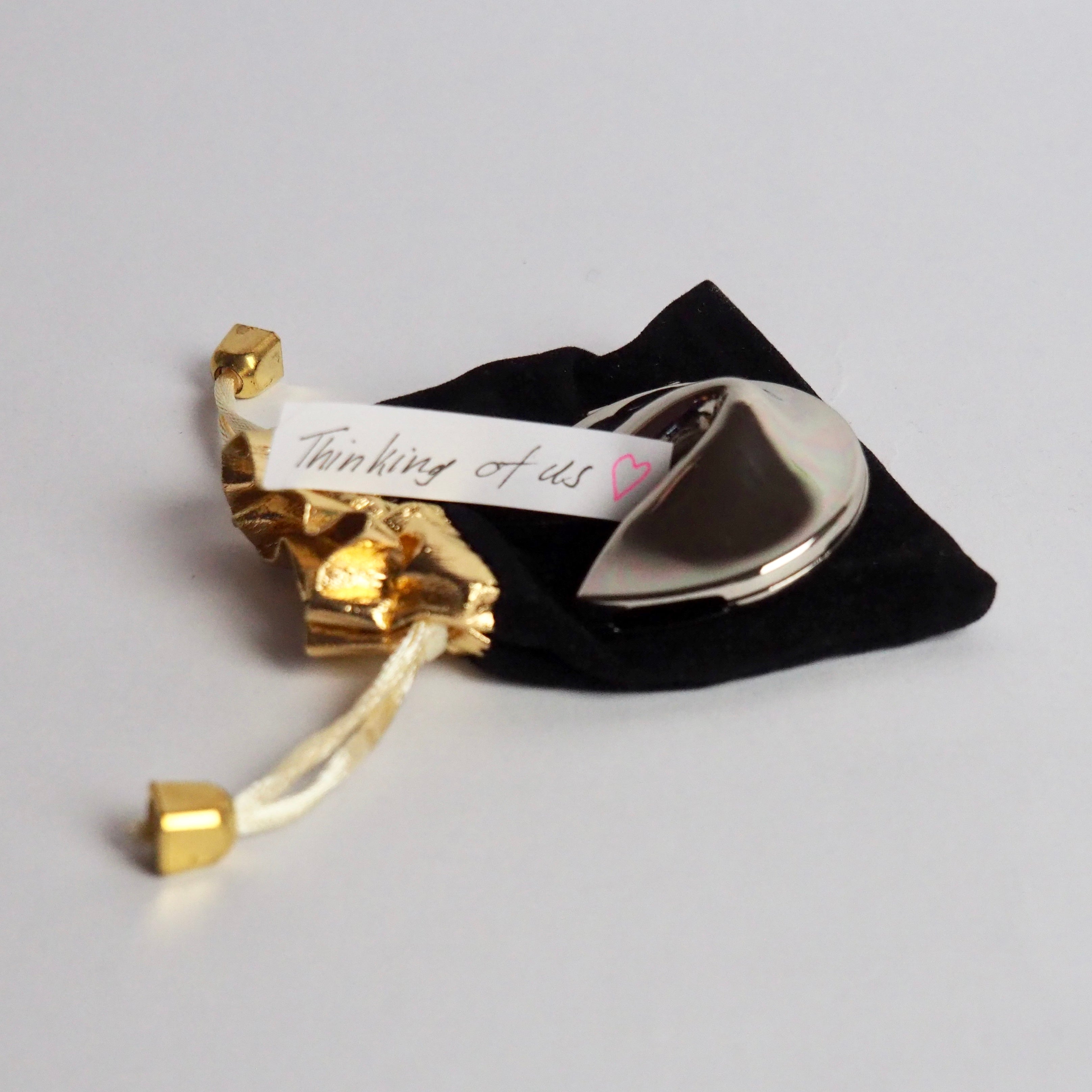 Glückskeks aus Edelstahl – für personalisierbare Liebes- & Glücksbotschaften