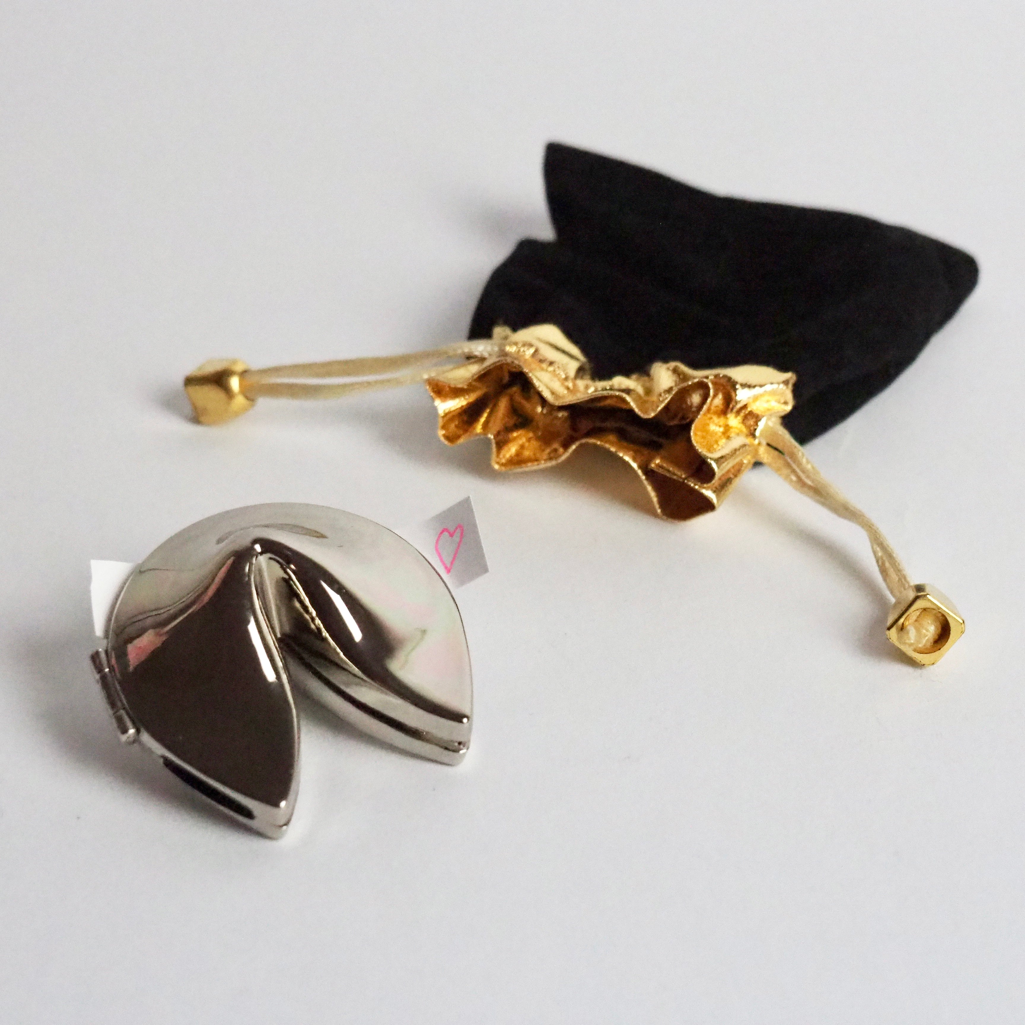 Glückskeks aus Edelstahl – für personalisierbare Liebes- & Glücksbotschaften