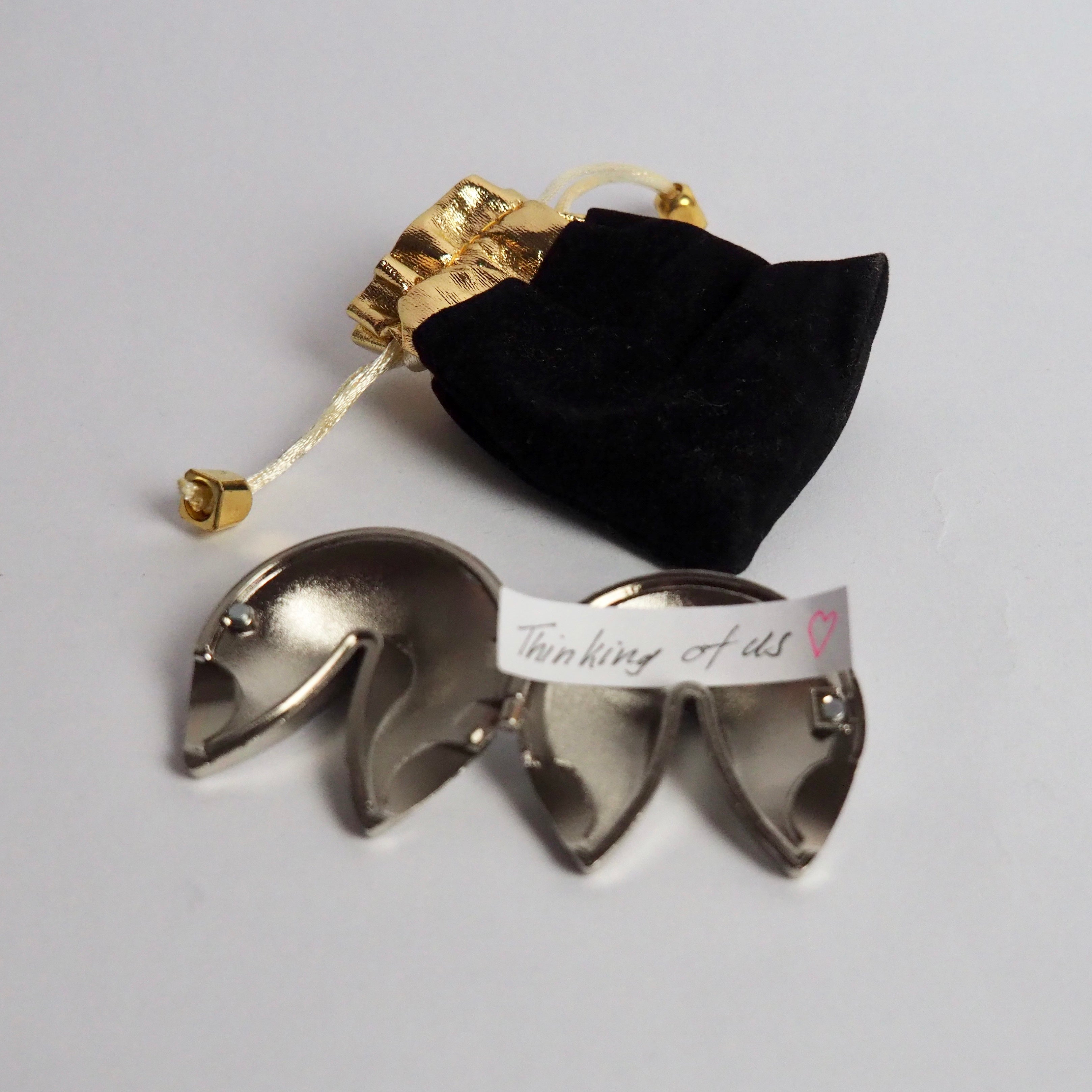 Glückskeks aus Edelstahl – für personalisierbare Liebes- & Glücksbotschaften