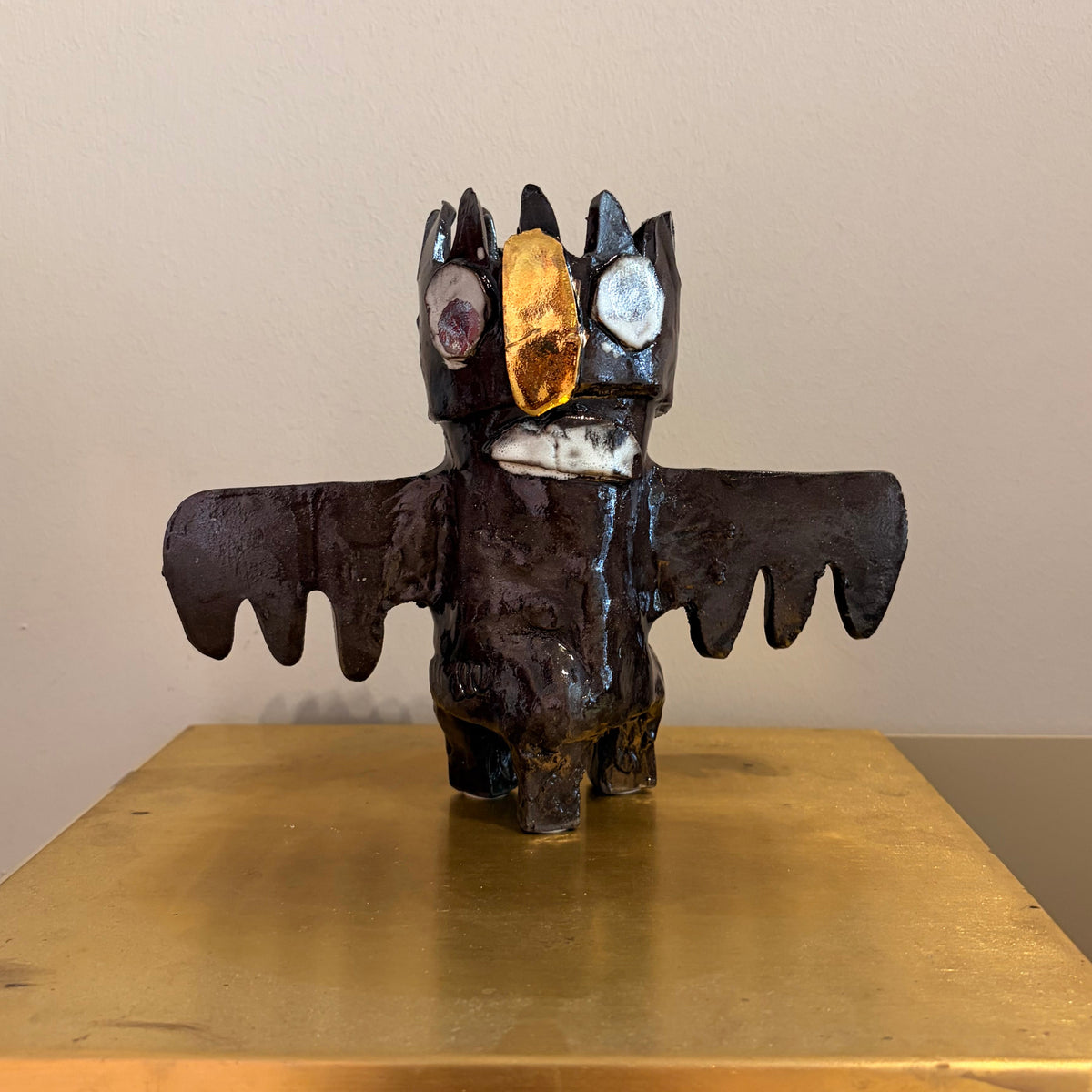Wasen-Wesen "Wide Wings" schwarzbraun, Vase | Florian Tanzer