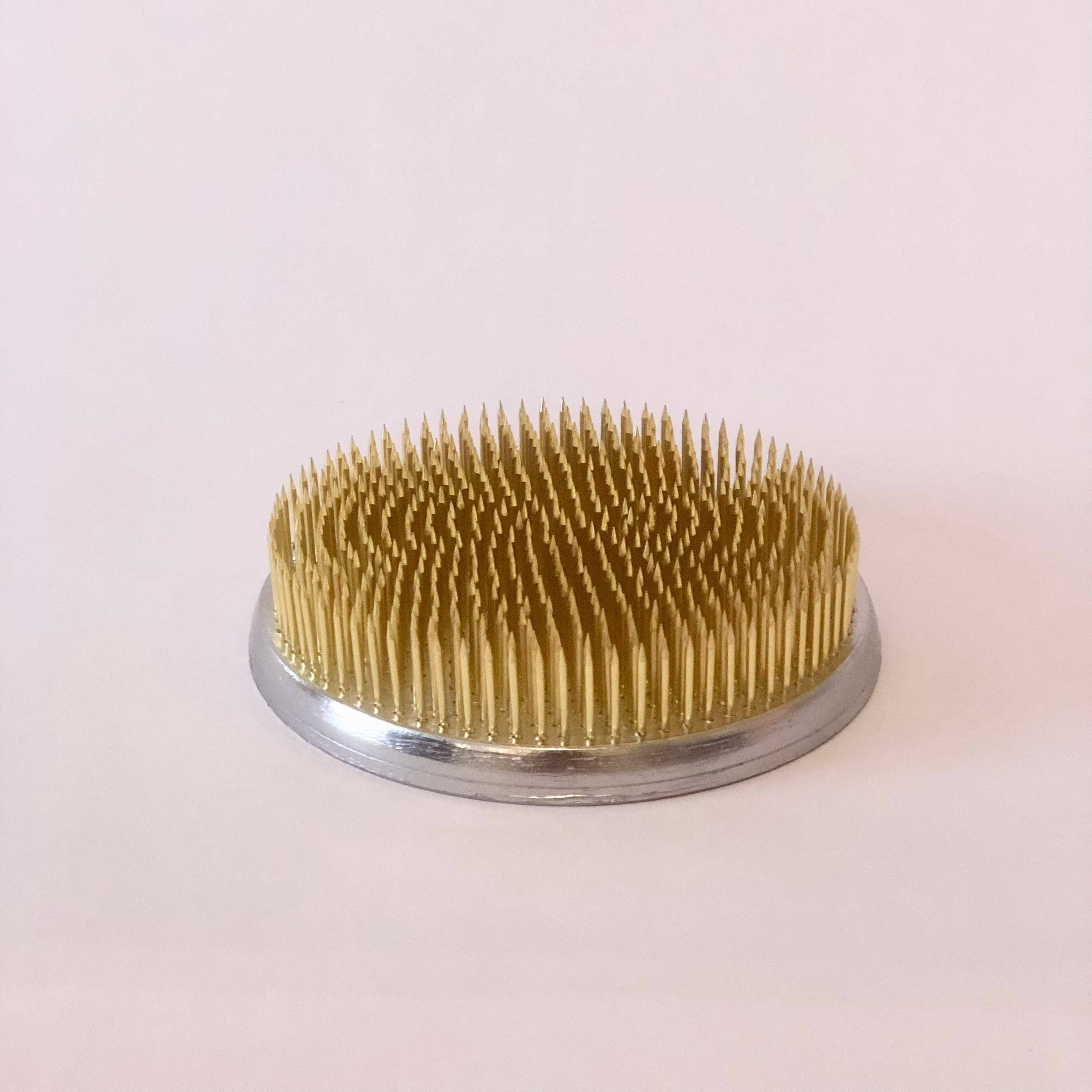 Kenzan – Steckigel für Ikebana und Blumendesign