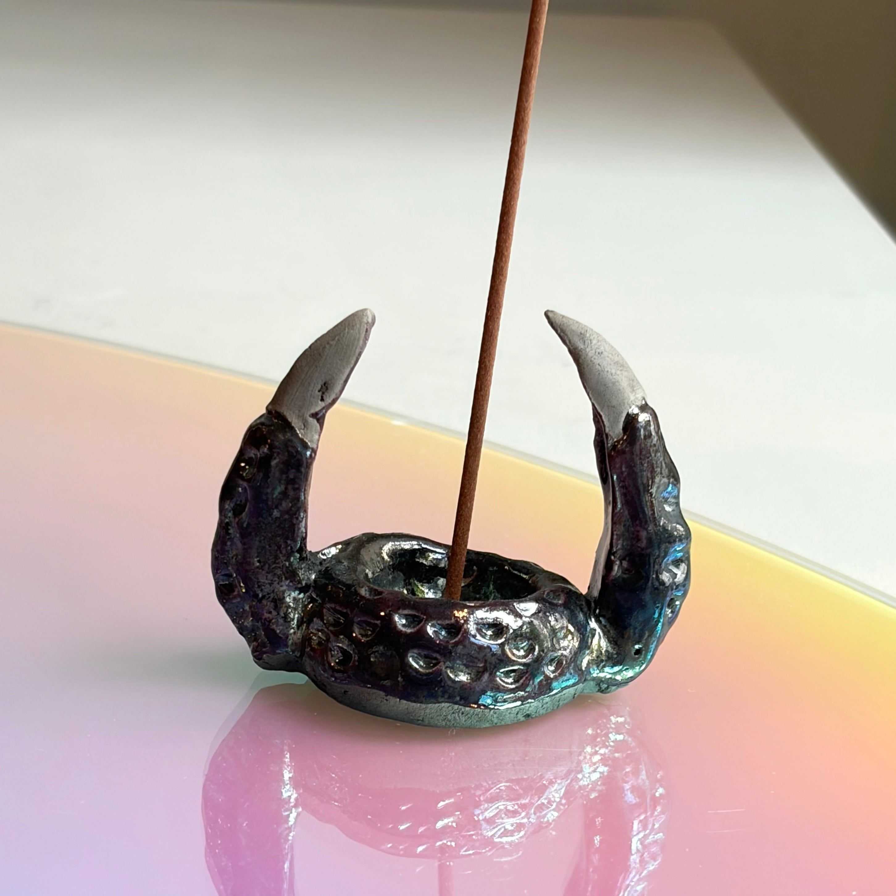 MAW Ceramics 'Claw' Räucherstäbchenhalter, Schwarzblau