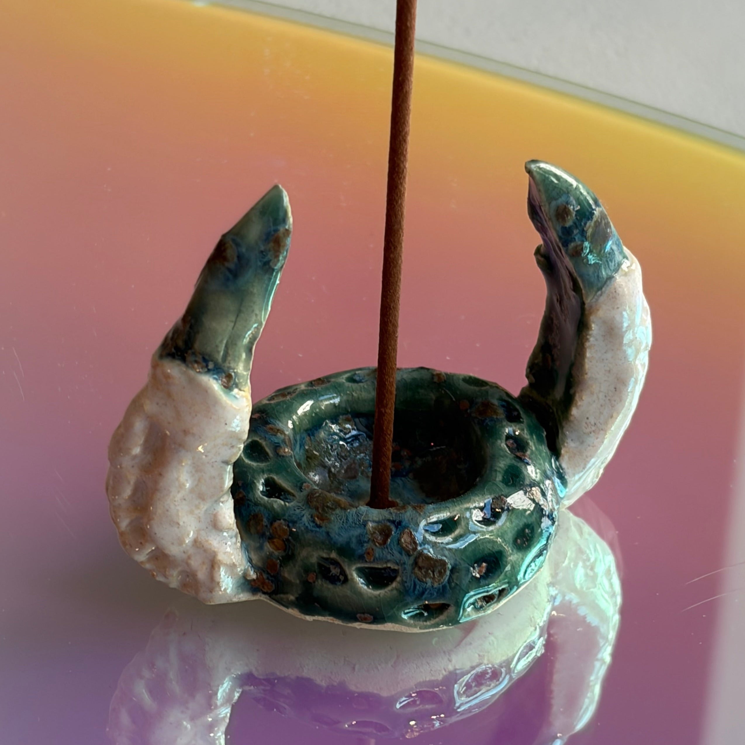 MAW Ceramics 'Claw' Räucherstäbchenhalter, Weiss / Grünblau