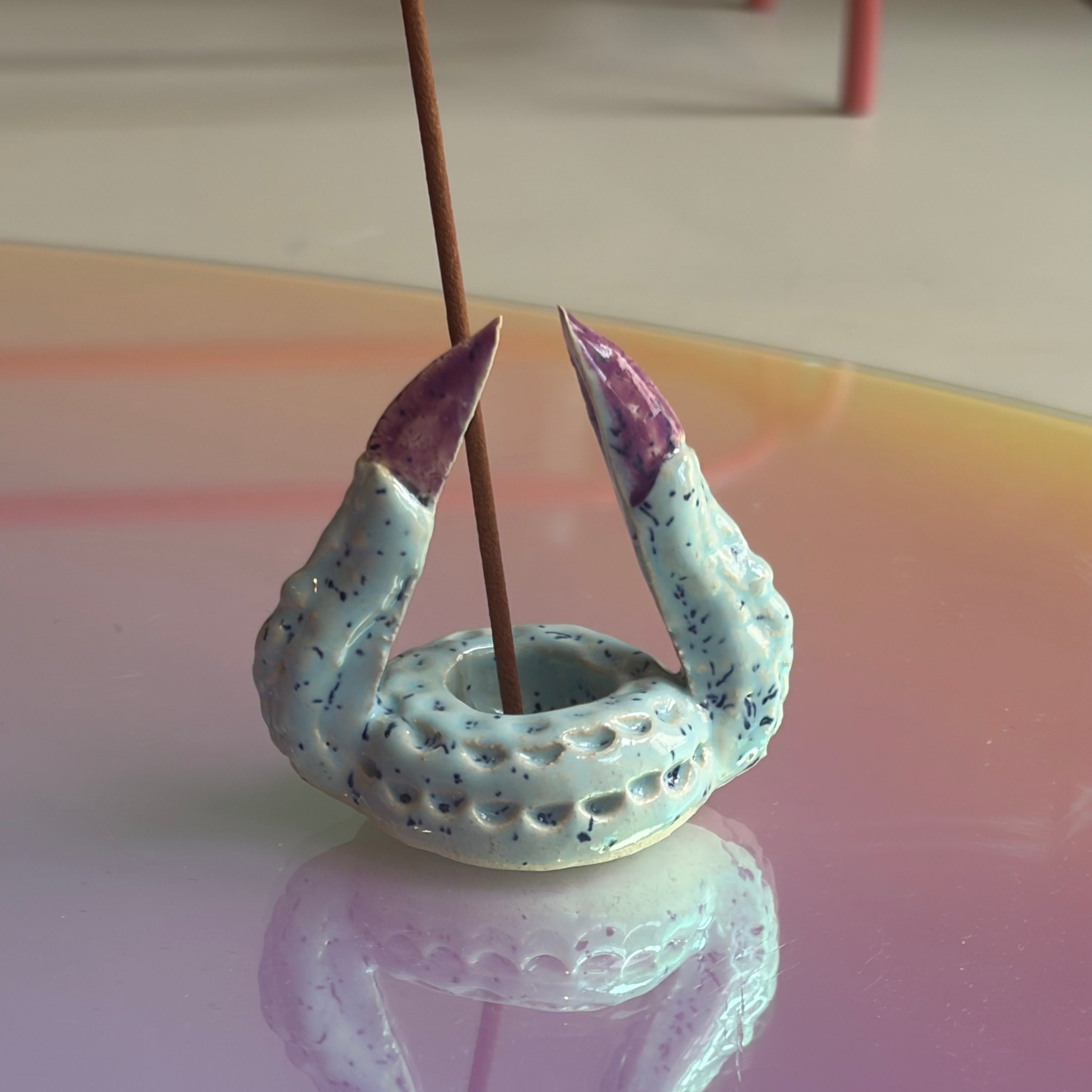 MAW Ceramics 'Claw' Räucherstäbchenhalter, Türkis / Violett