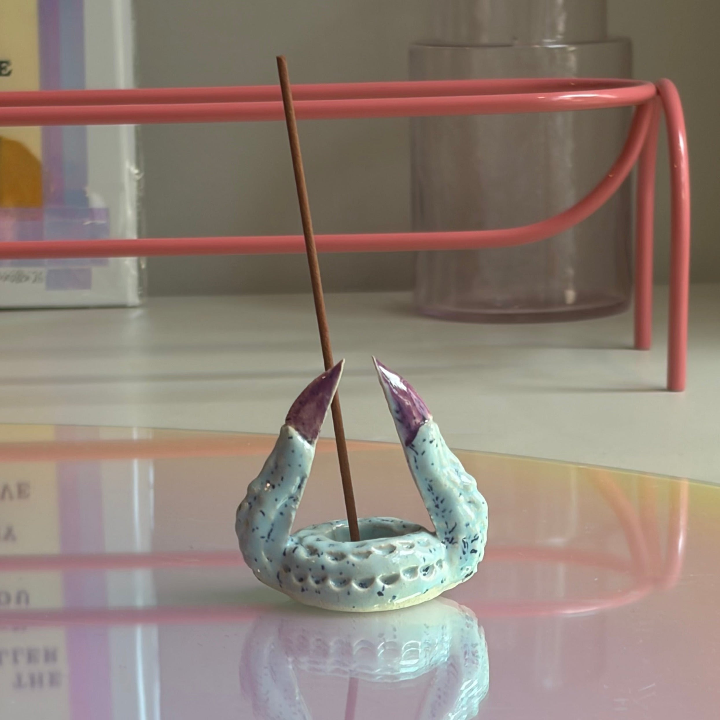 MAW Ceramics 'Claw' Räucherstäbchenhalter, Türkis / Violett