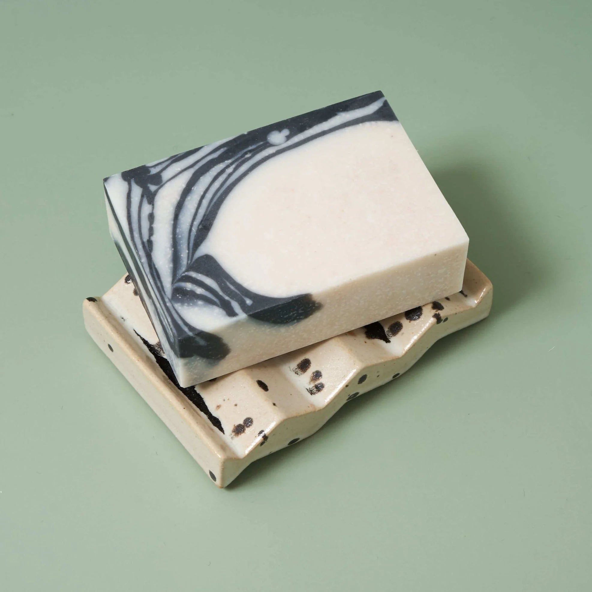 'Rocky M' Design Seifenablage, schwarz & weiss | OBA studios