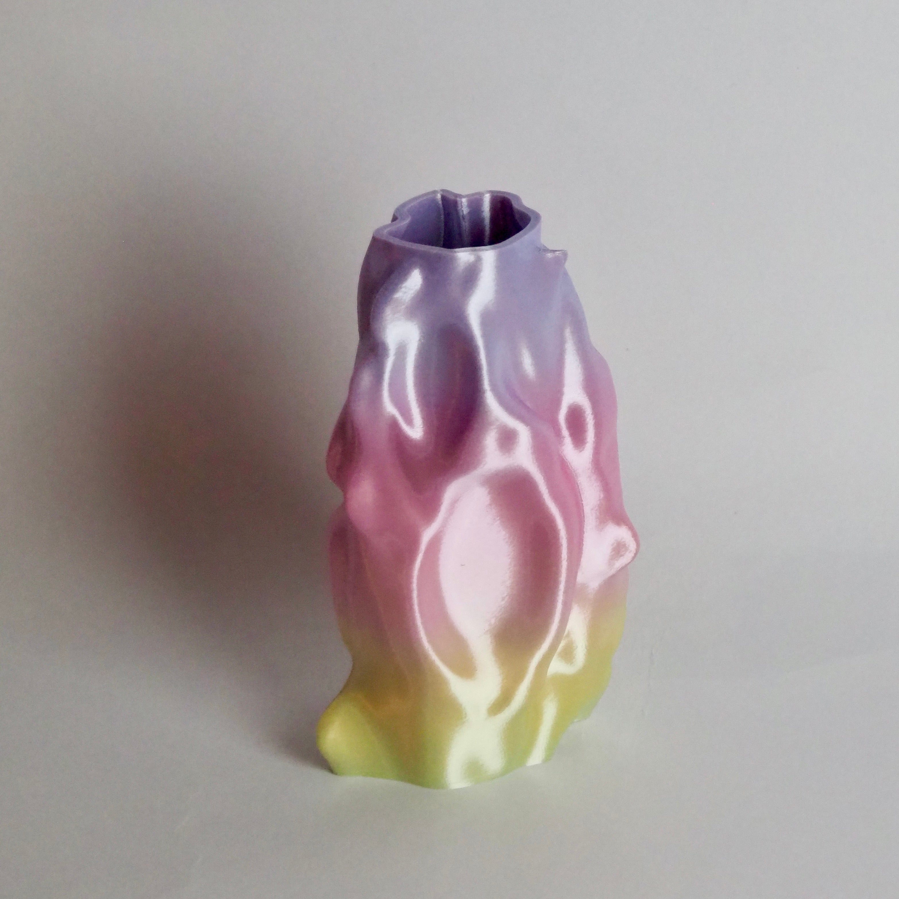 Limitierte 3D-Druck Vase – Organic Angel, klein, lila-rosa-gelb| Radical Softness