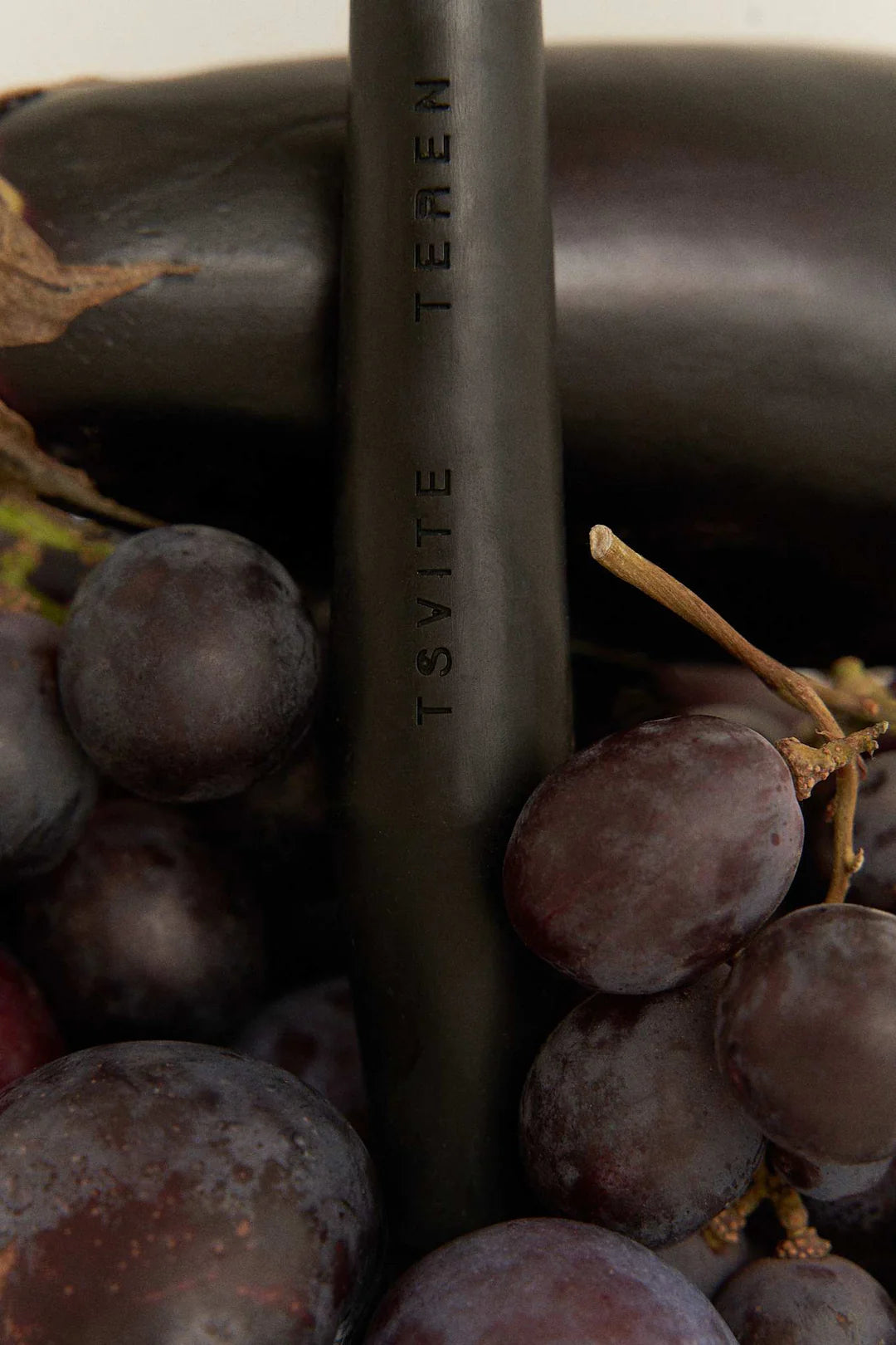 Vita - Schwarze Kerzen aus Bienenwachs, 2er / 4er Set | Tsvite Teren