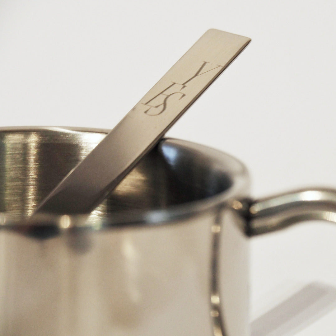 Kaffeetassen-Set aus Edelstahl, mit Löffel und Unterteller