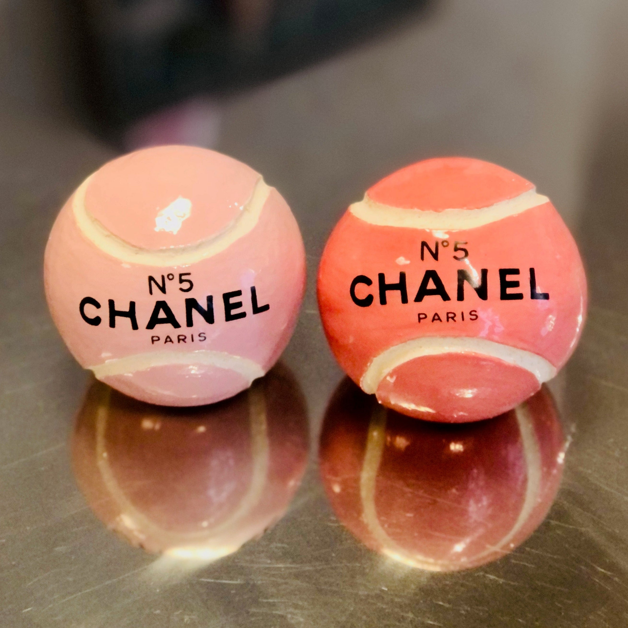 'Real Fakes' Tennisball aus Keramik, coral | Rapiditas Studio