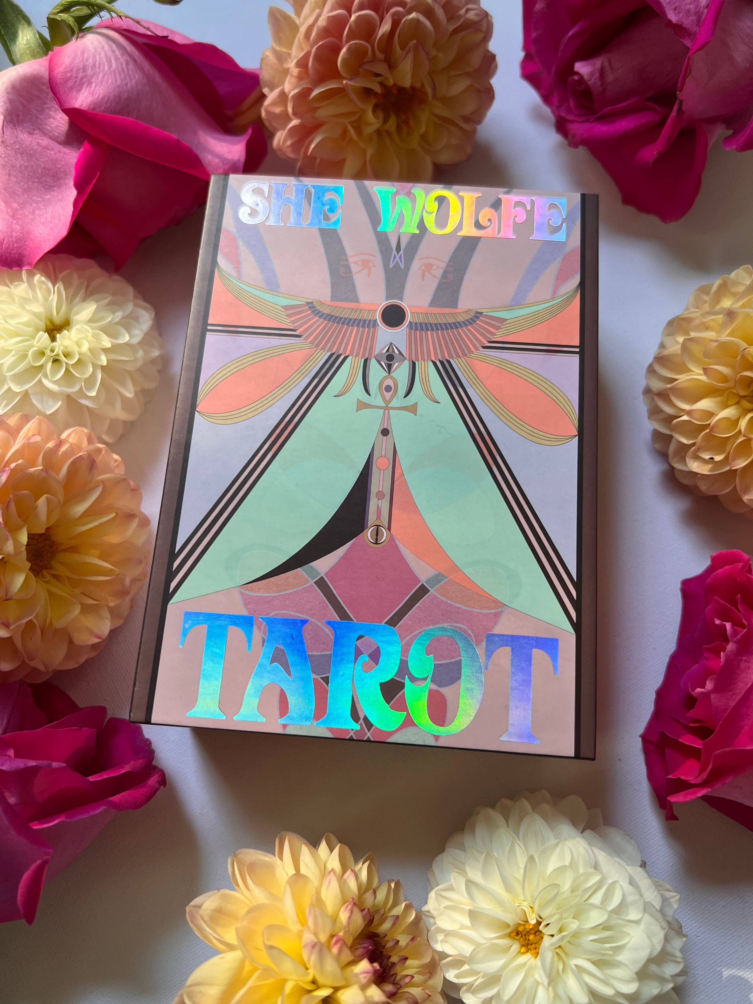 She Wolfe Tarot – Weibliches Tarotkarten-Deck mit Guidebook | Devany Wolfe