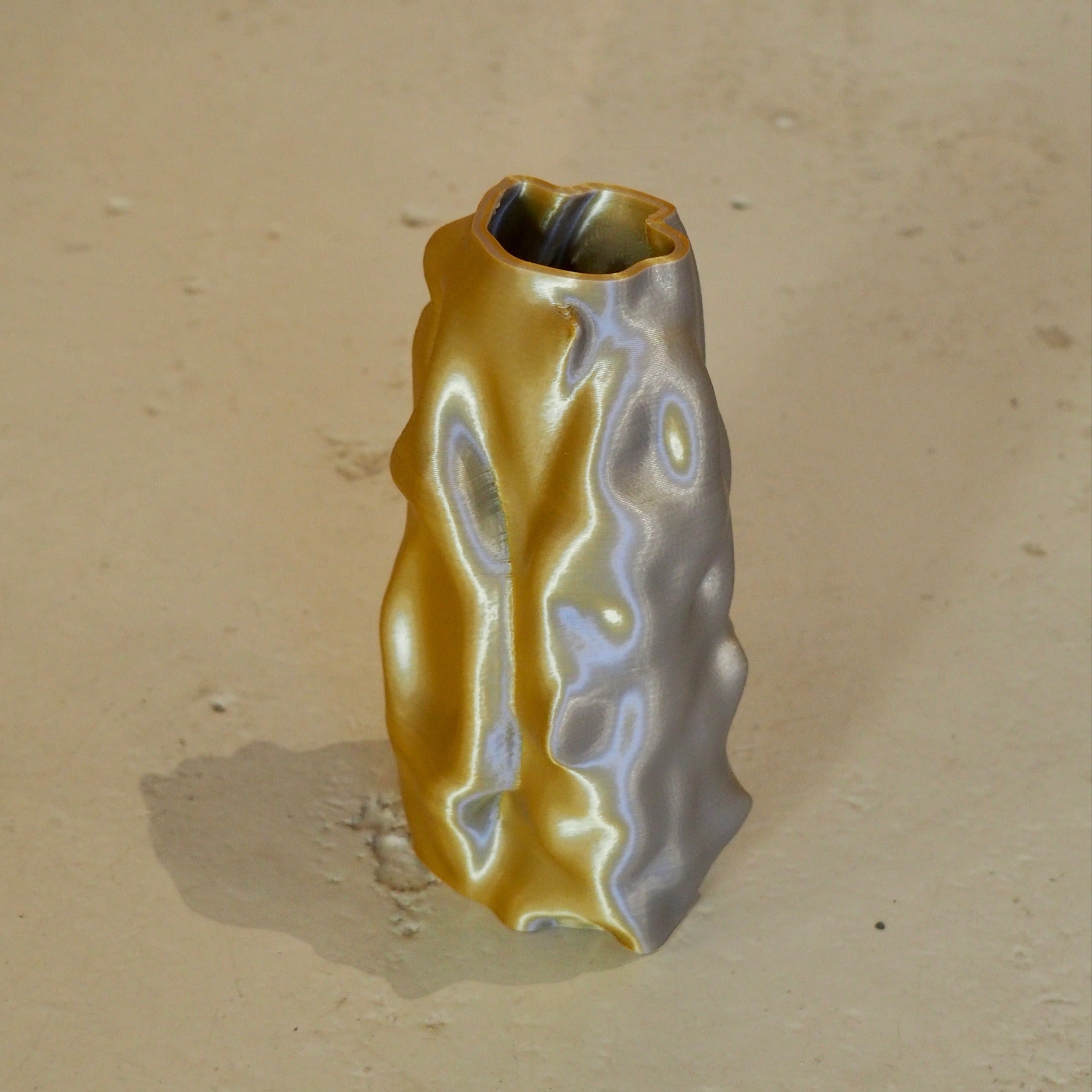 Limitierte 3D-Druck Vase – Organic Angel, klein, silber-gold| Radical Softness