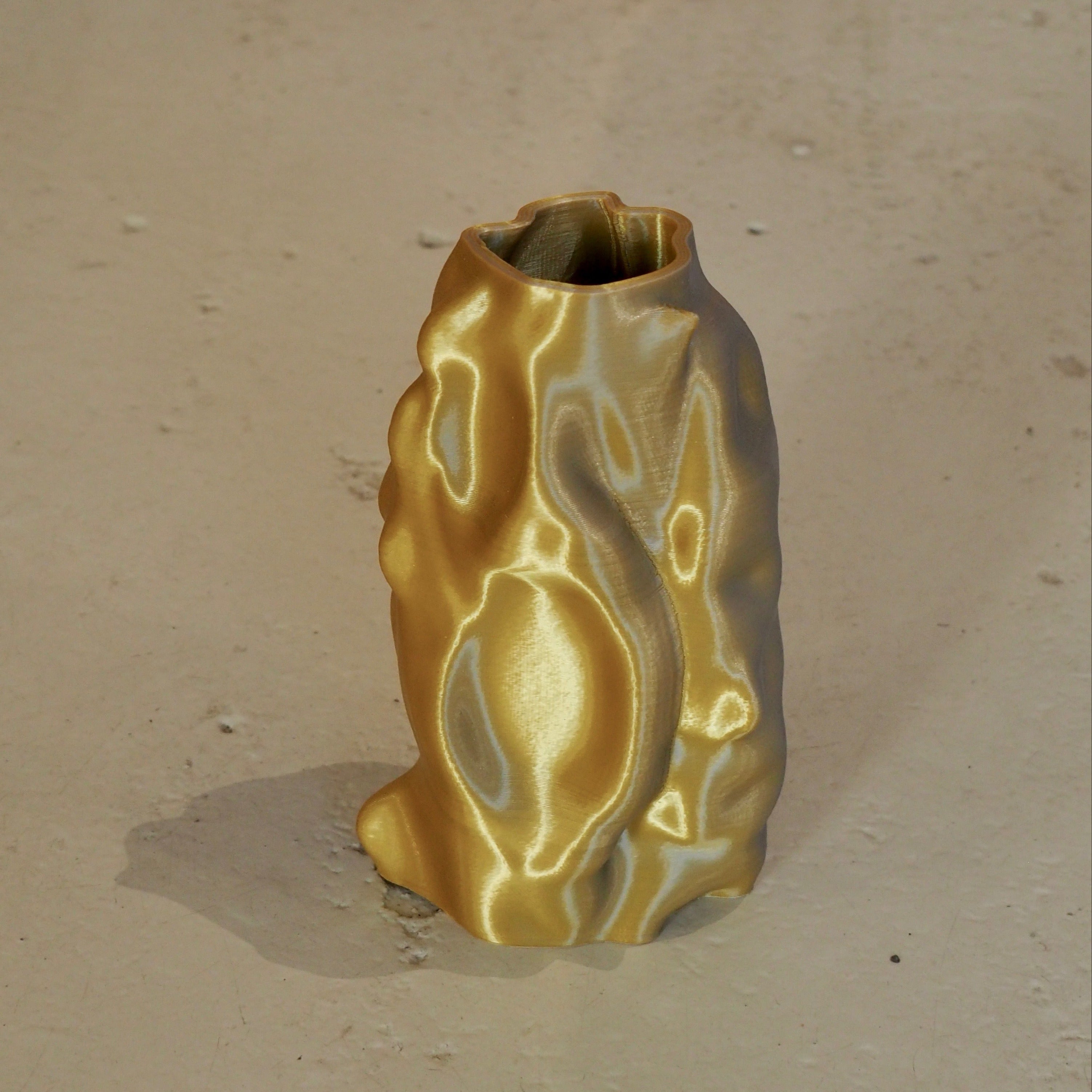 Limitierte 3D-Druck Vase – Organic Angel, klein, silber-gold| Radical Softness