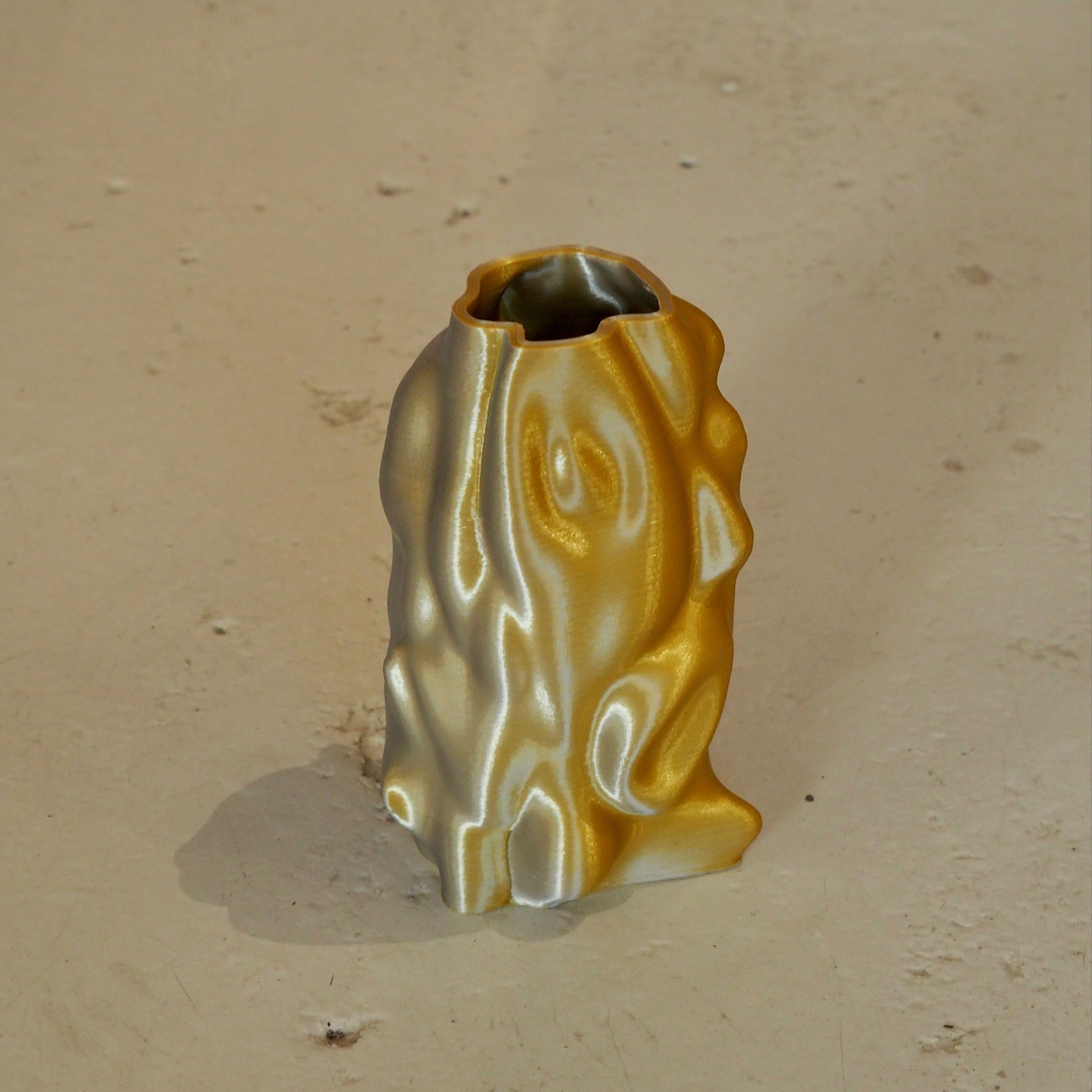 Limitierte 3D-Druck Vase – Organic Angel, klein, silber-gold| Radical Softness