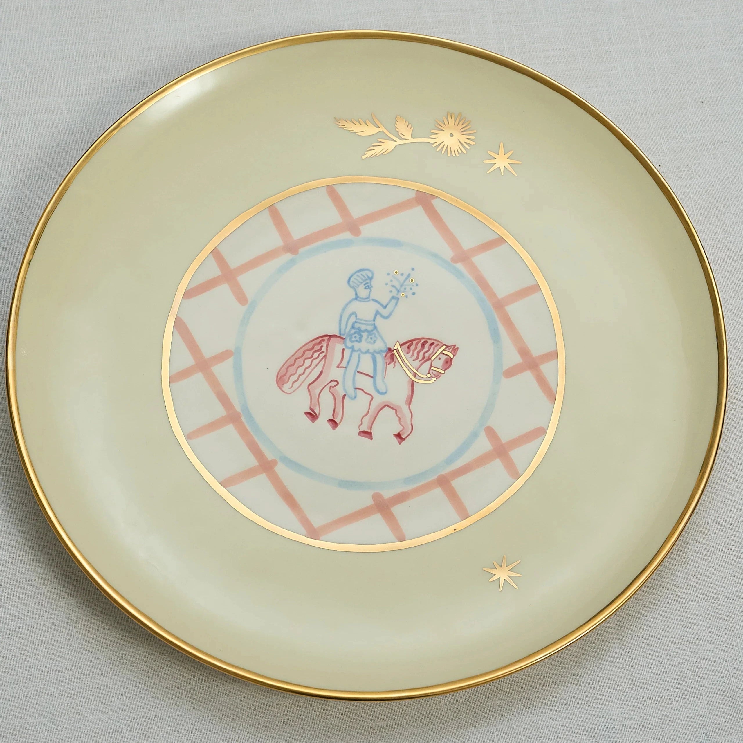 Gunia Project Horseman Plate with Flowers – handbemalter Keramikteller mit Reitermotiv