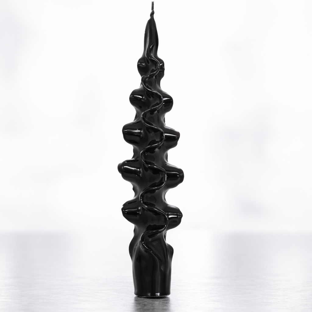 Skulpturale Kerze in Gloss Finish, schwarz und cremefarben | Cerabella