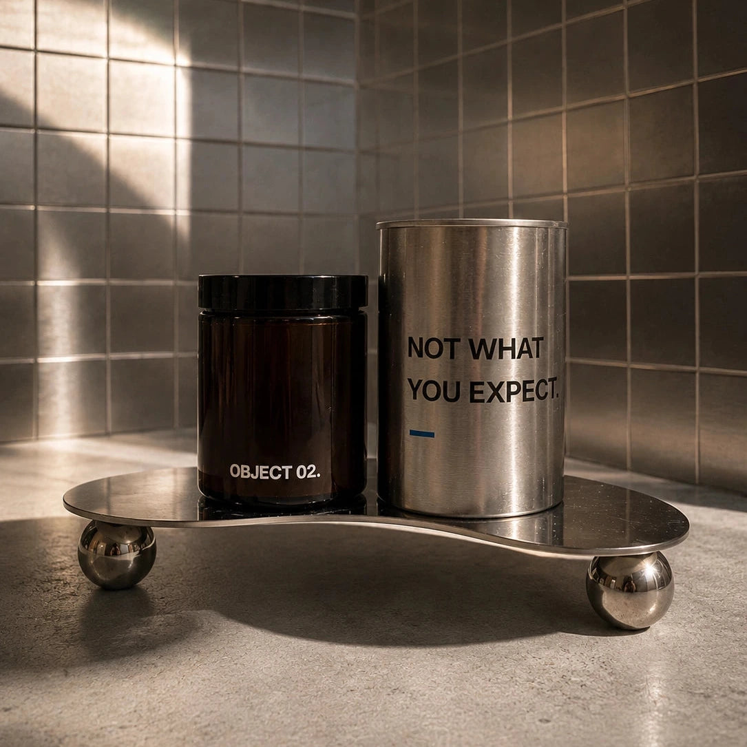 Kerze Object 02, Leder & Holz Duftkerze | Not What You Expect