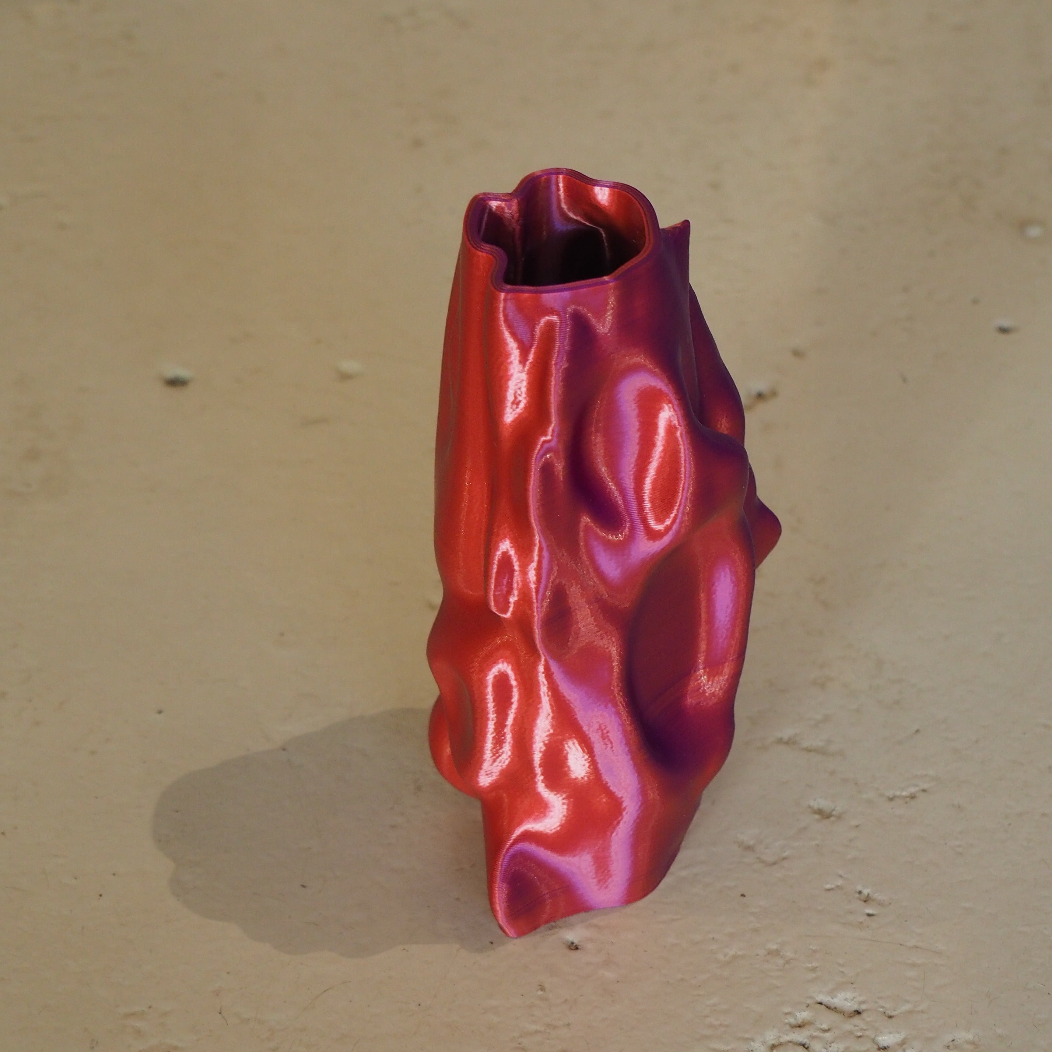 Limitierte 3D-Druck Vase – Organic Angel, klein, rot-lila | Radical Softness