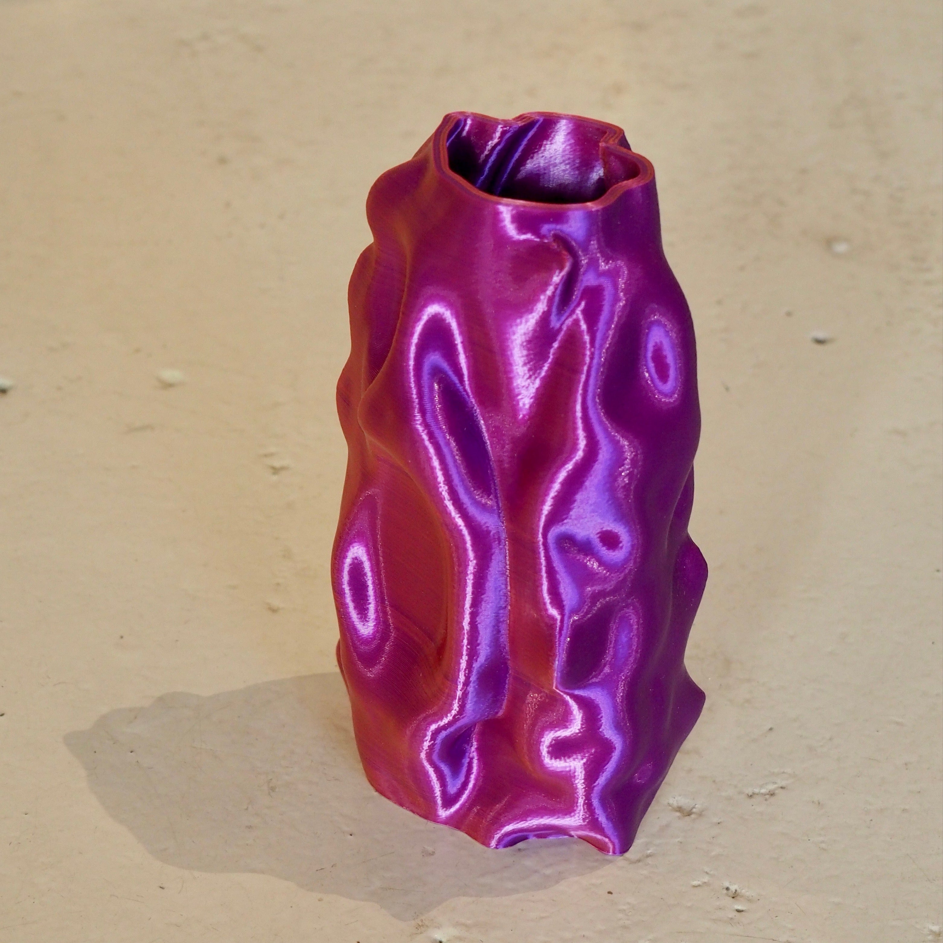 Limitierte 3D-Druck Vase – Organic Angel, klein, rot-lila | Radical Softness