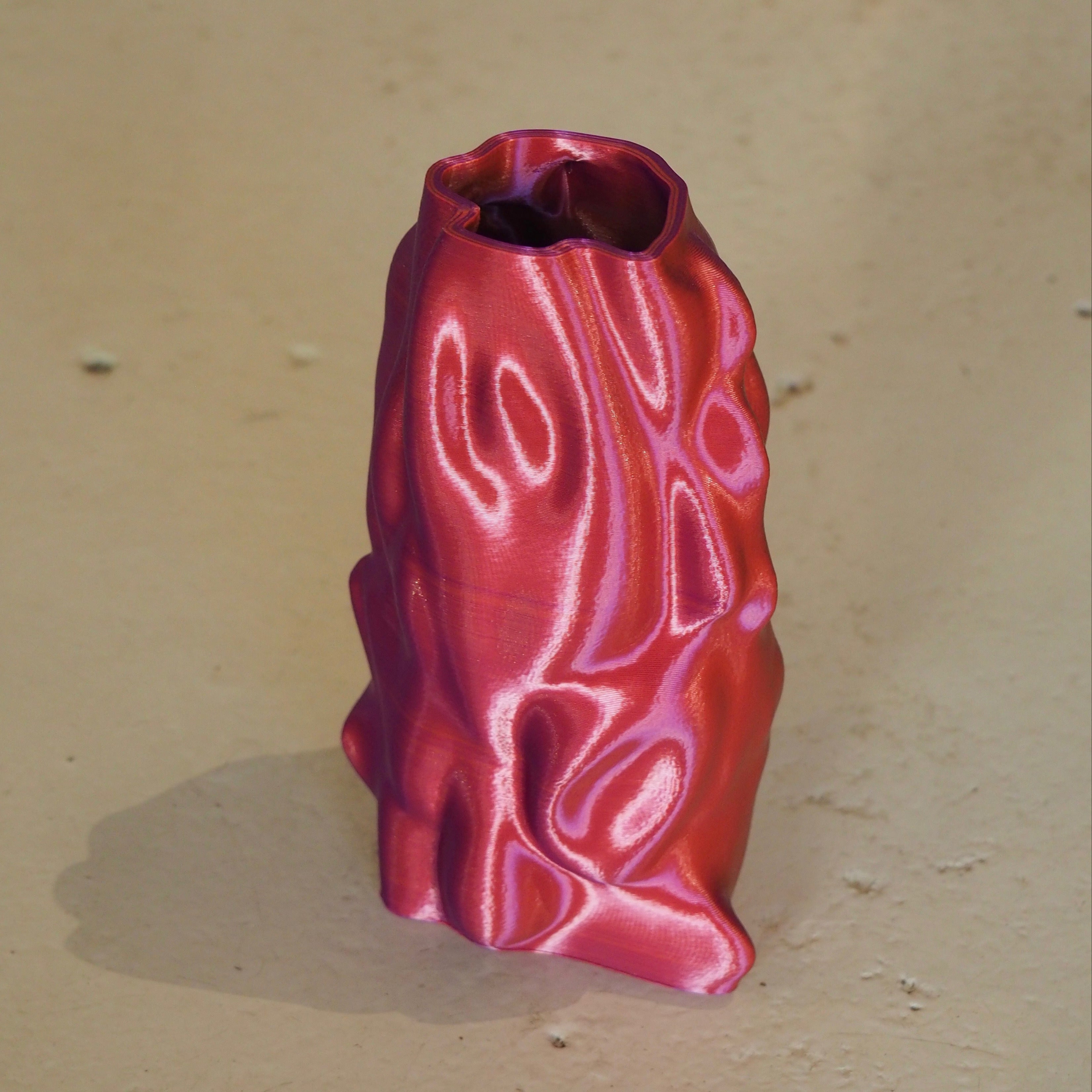Limitierte 3D-Druck Vase – Organic Angel, klein, rot-lila | Radical Softness