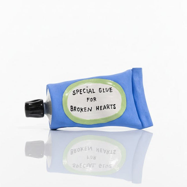 'Special Glue For Broken Hearts' Klebetube aus Keramik, blau/mint | Michela Castagnaro