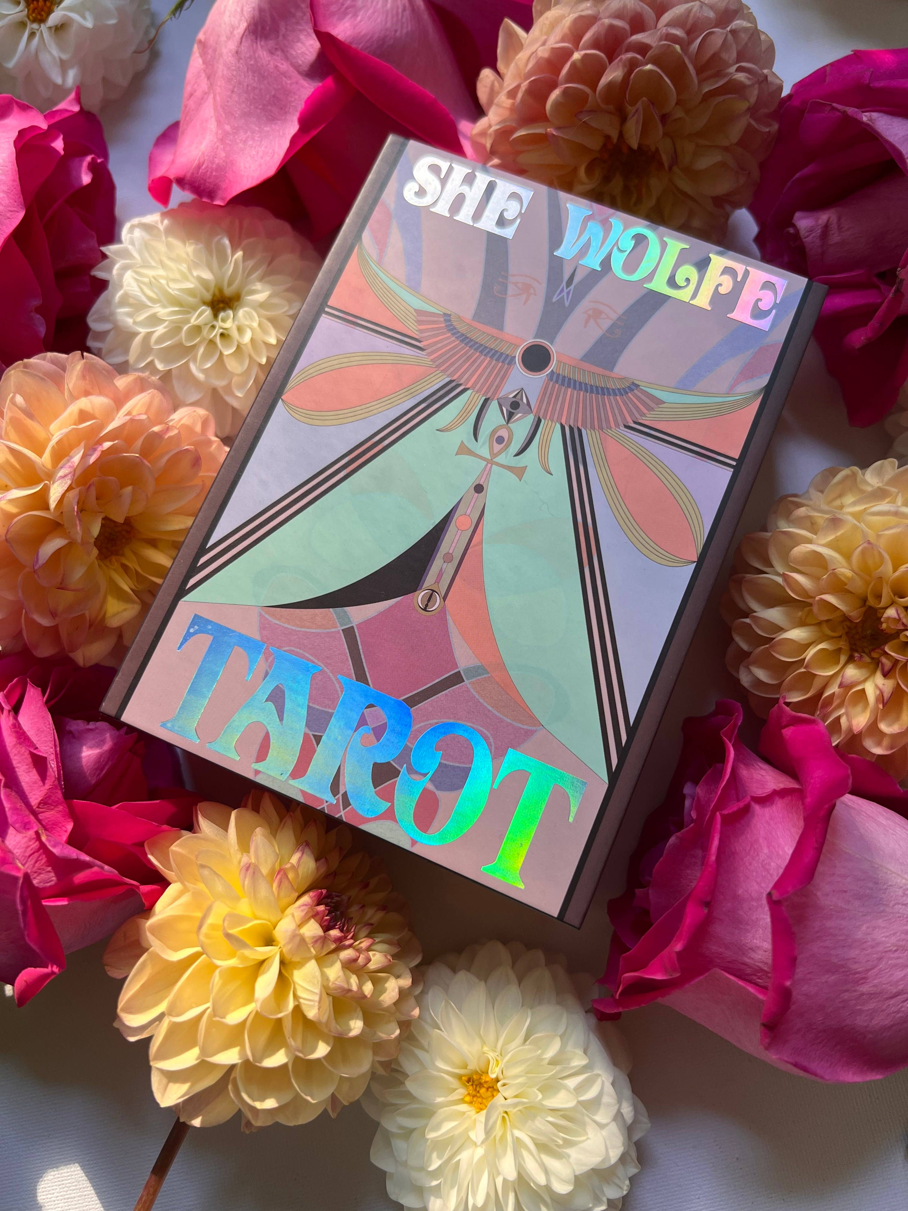 She Wolfe Tarot – Weibliches Tarotkarten-Deck mit Guidebook | Devany Wolfe