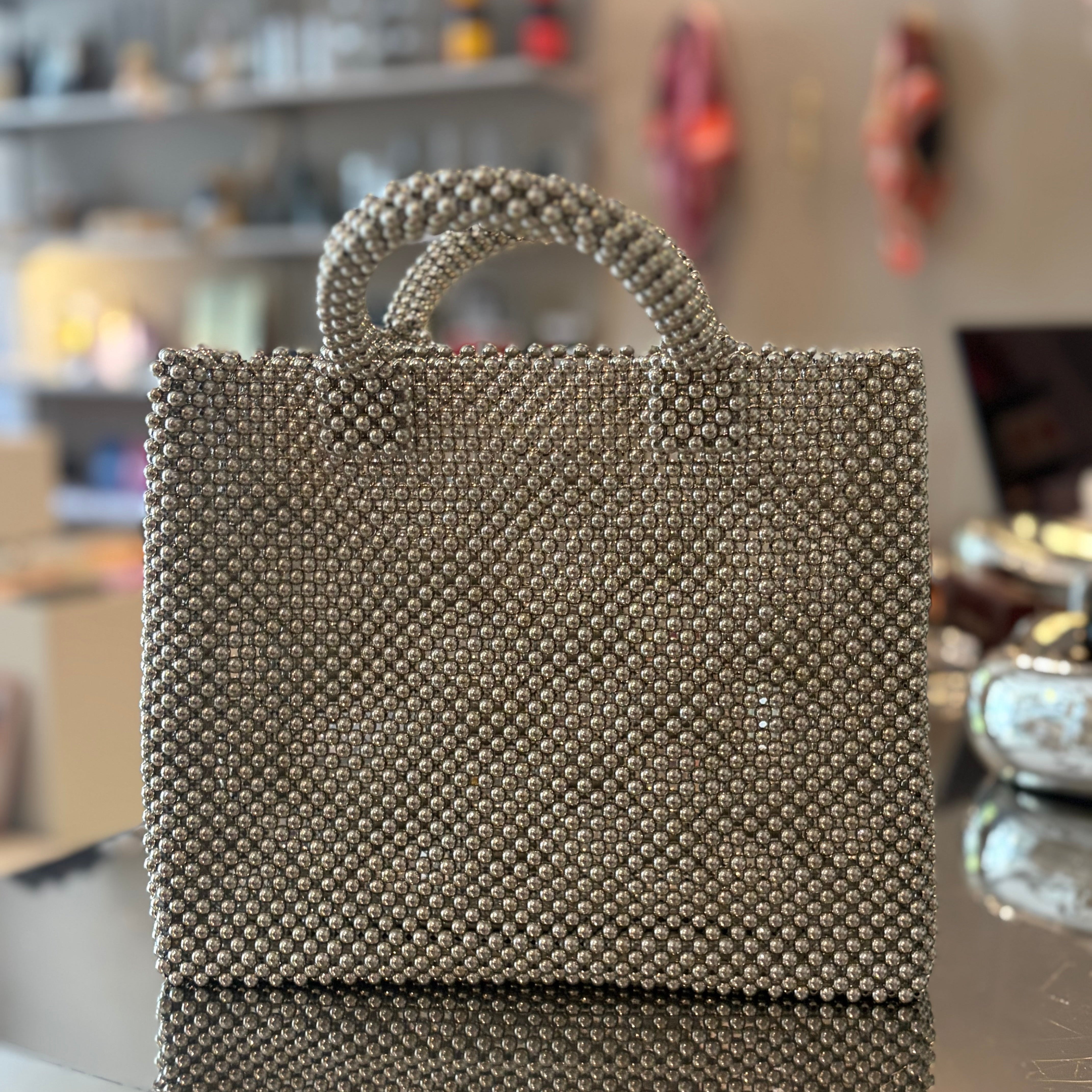 Disco Bag, Handtasche aus silbernen Perlen | Studio Ekkula
