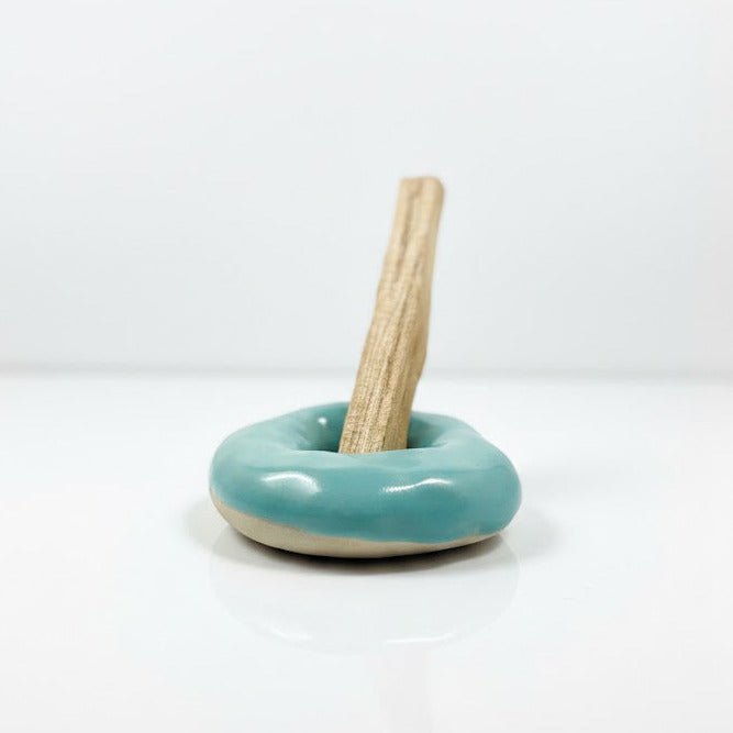 'Zen Donuts' Palo Santo-Halter aus Keramik, grünblau | Svenja Phoenix Altan
