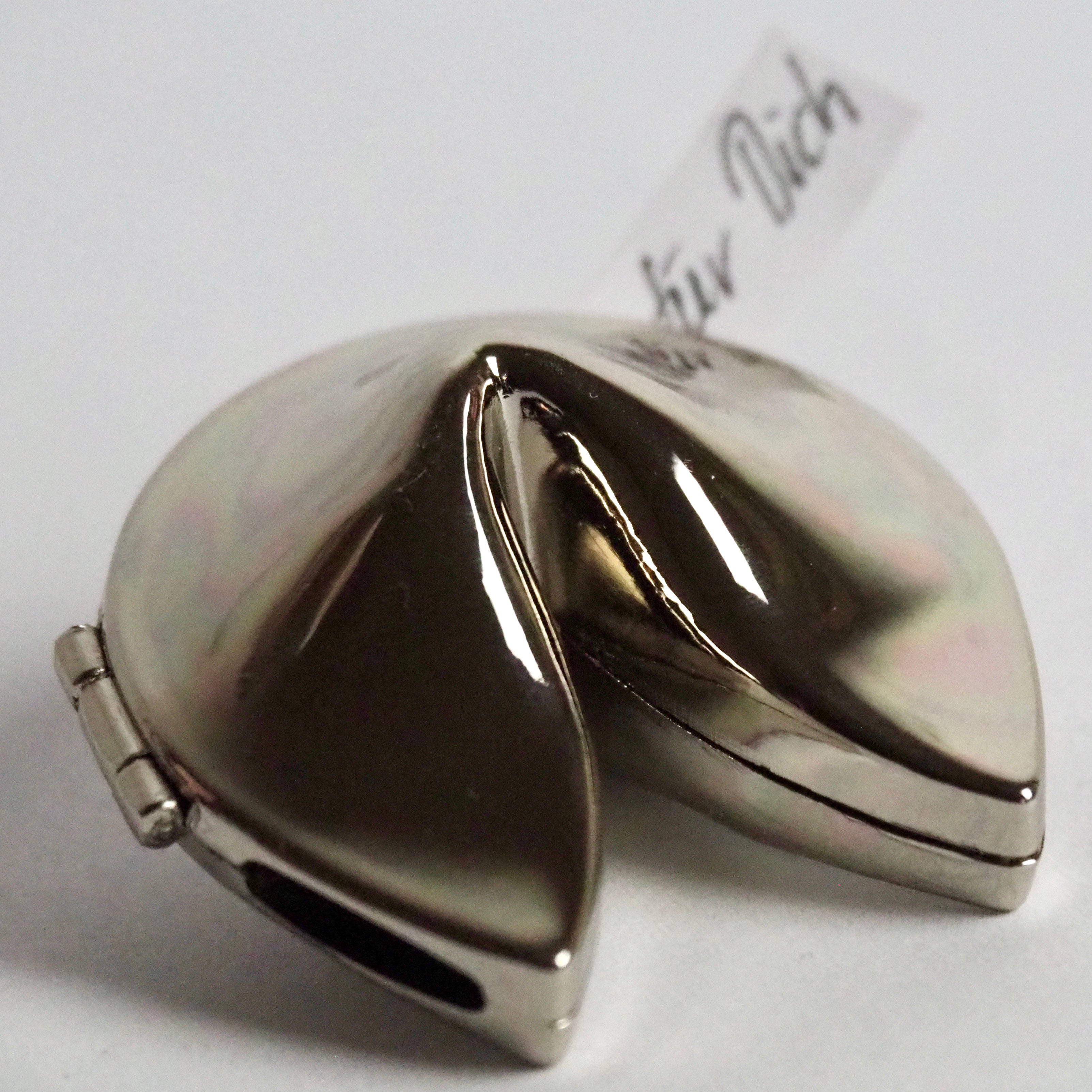 Glückskeks aus Edelstahl – für personalisierbare Liebes- & Glücksbotschaften