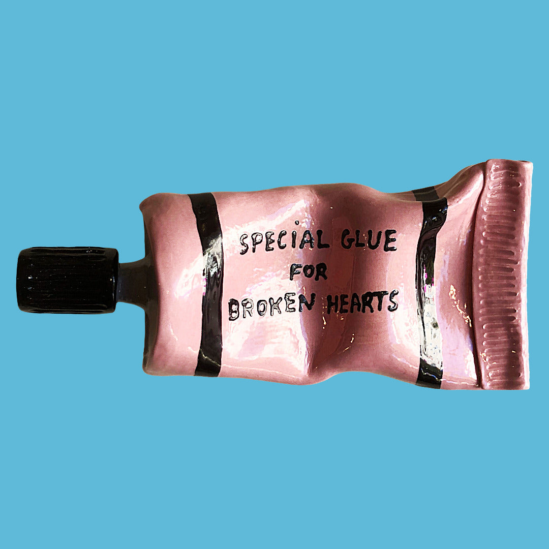 'Special Glue For Broken Hearts' Klebetube aus Keramik, rosa