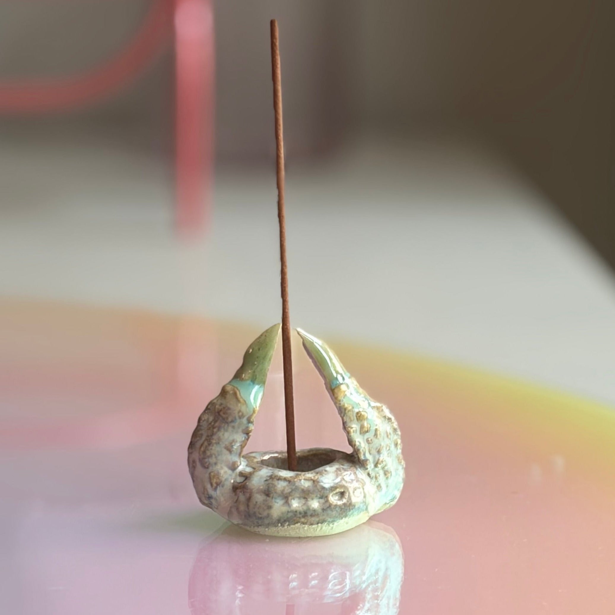 MAW Ceramics 'Claw' Räucherstäbchenhalter, Sand / Smaragdgrün
