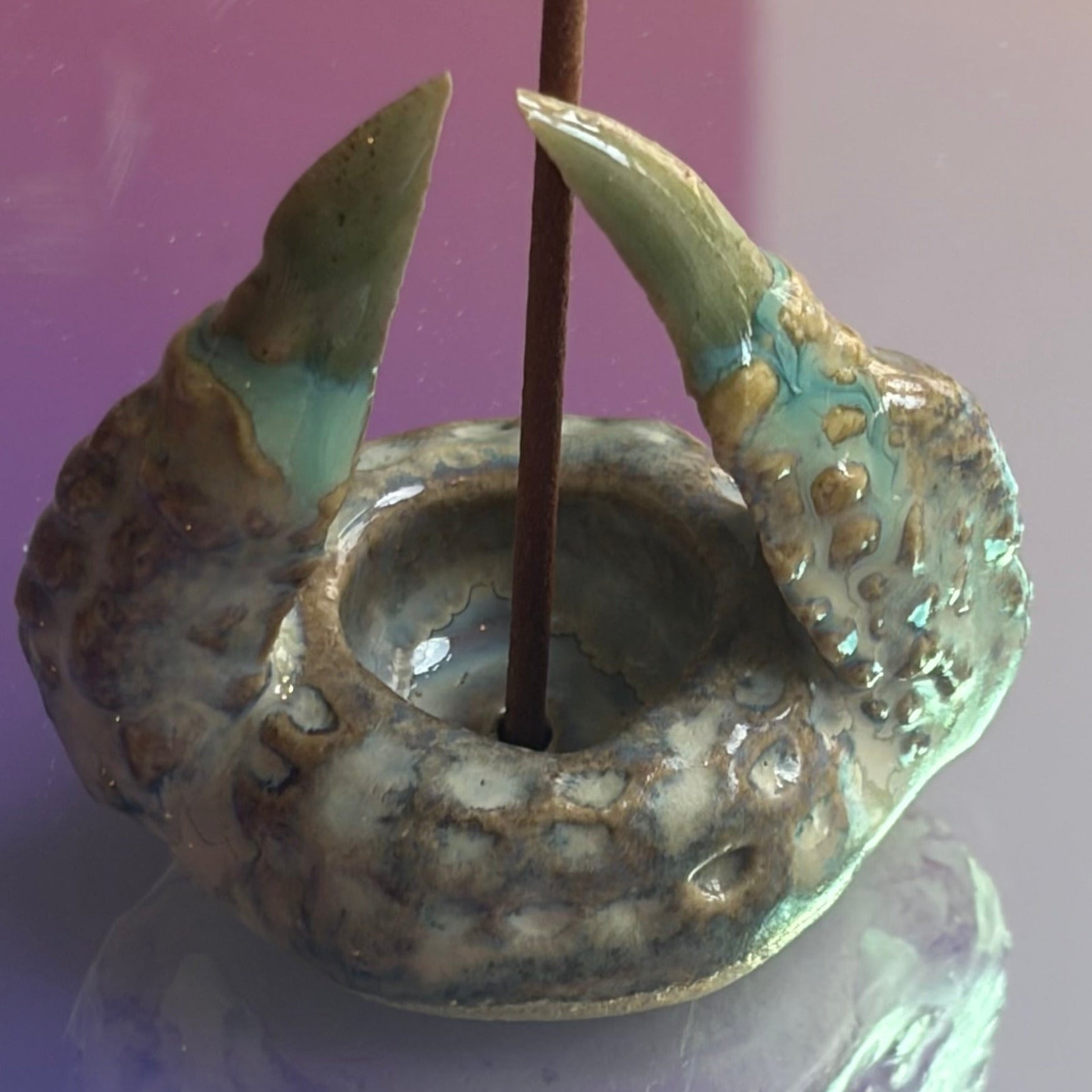 MAW Ceramics 'Claw' Räucherstäbchenhalter, Sand / Smaragdgrün