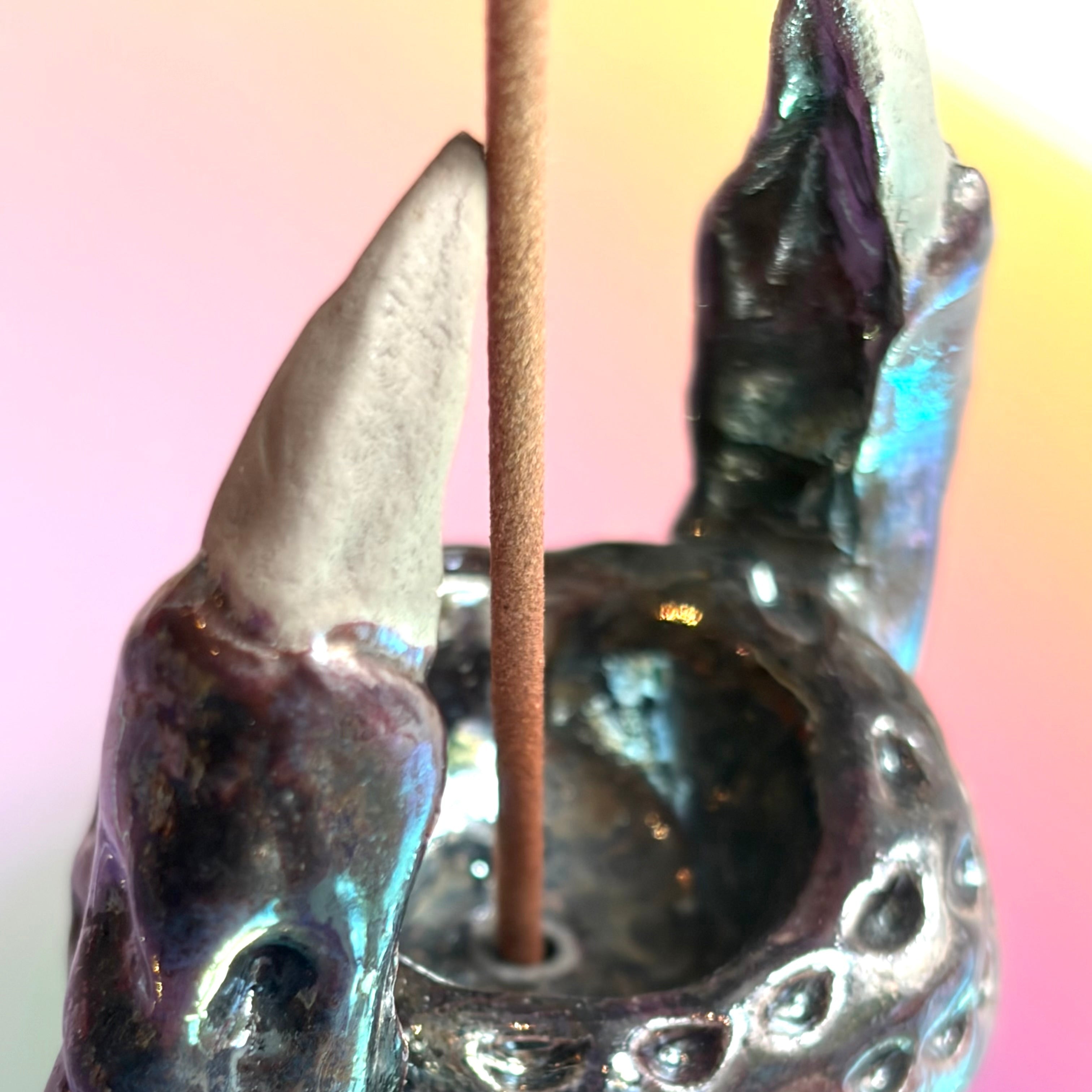 MAW Ceramics 'Claw' Räucherstäbchenhalter, Schwarzblau
