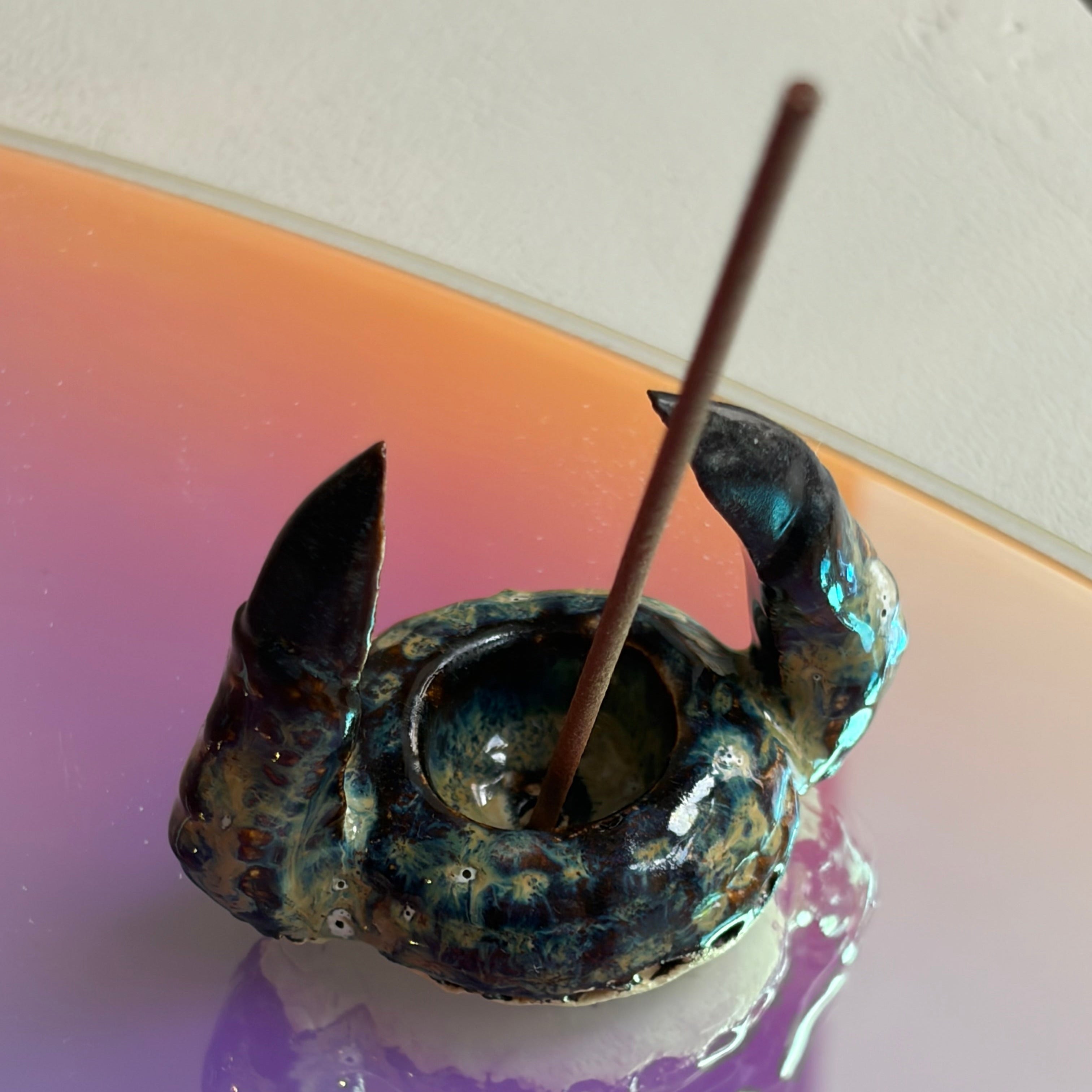MAW Ceramics 'Claw' Räucherstäbchenhalter, Dunkelblau