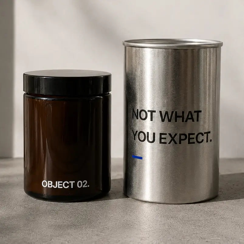 Kerze Object 02, Leder & Holz Duftkerze | Not What You Expect