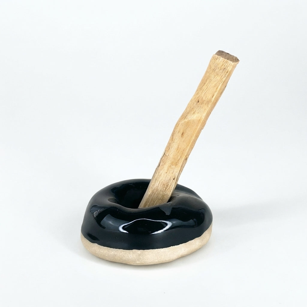 'Zen Donuts' Palo Santo-Halter aus Keramik, schwarz | Svenja Phoenix Altan