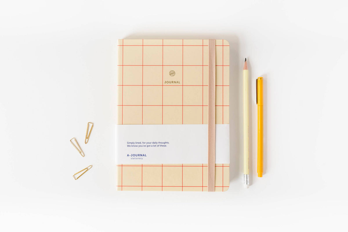 A-Journal Notizbuch mit kariertem roten Muster