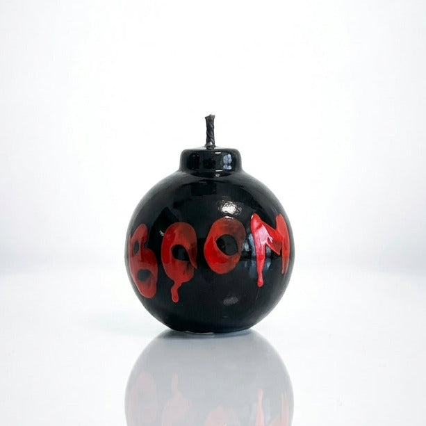 "Boom" Kerze, handbearbeitet in schwarz/rot