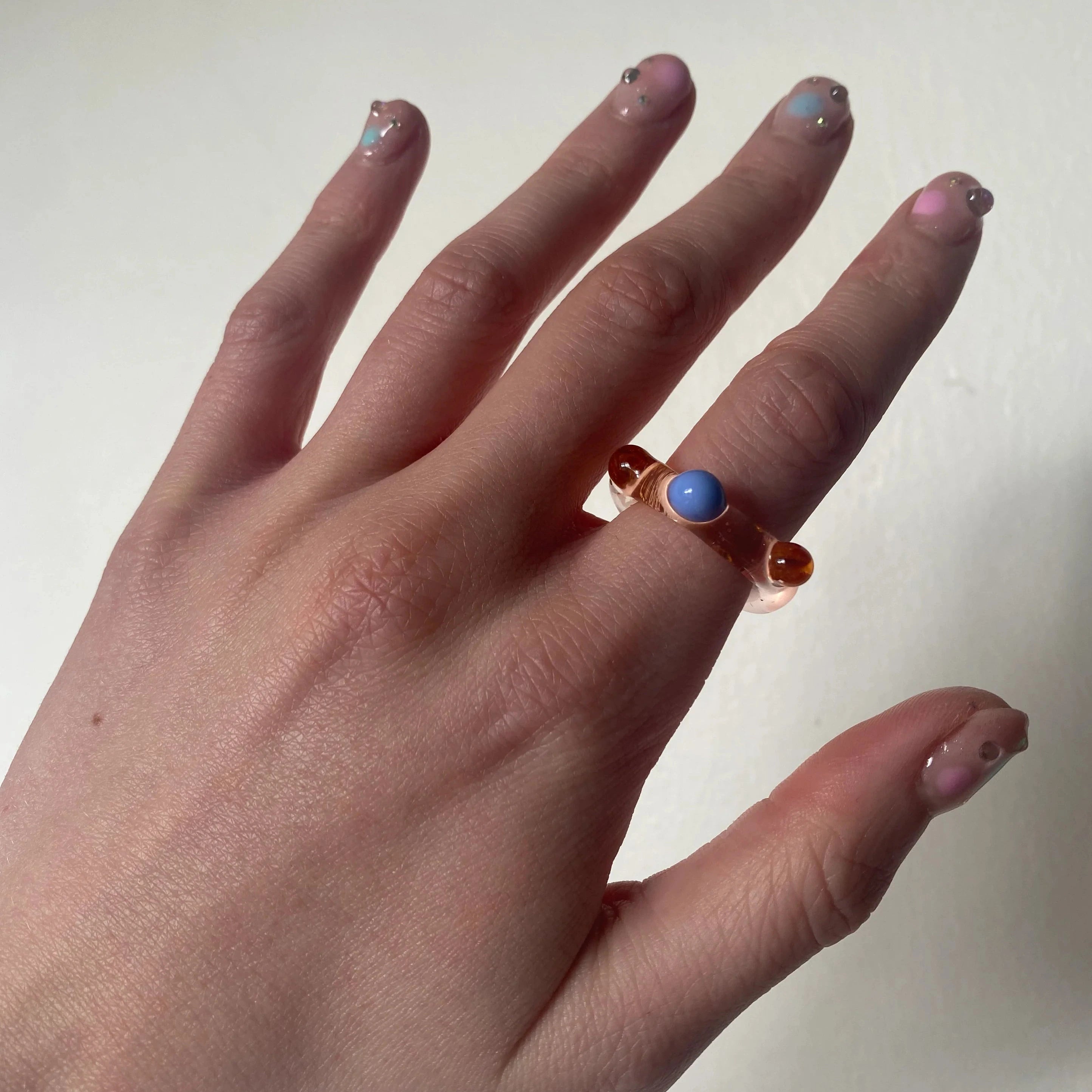 Roslyn 'Bubble Triple' rosa blau amber, Ring aus Glas