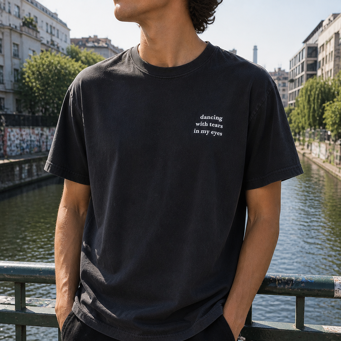 Shirt mit Claim "Dancing With Tears in My Eyes", schwarz washed out, handprinted in Berlin