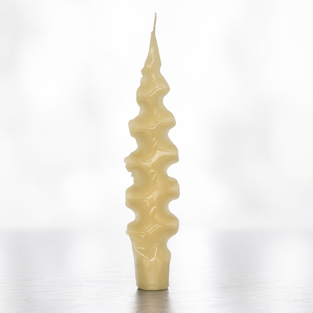 Skulpturale Kerze in Gloss Finish, schwarz und cremefarben | Cerabella