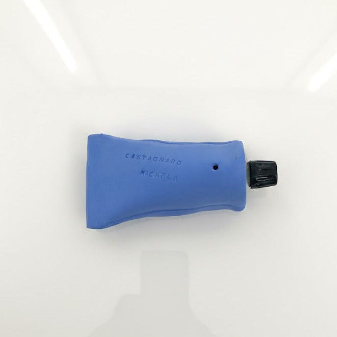 'Special Glue For Broken Hearts' Klebetube aus Keramik, blau/mint | Michela Castagnaro